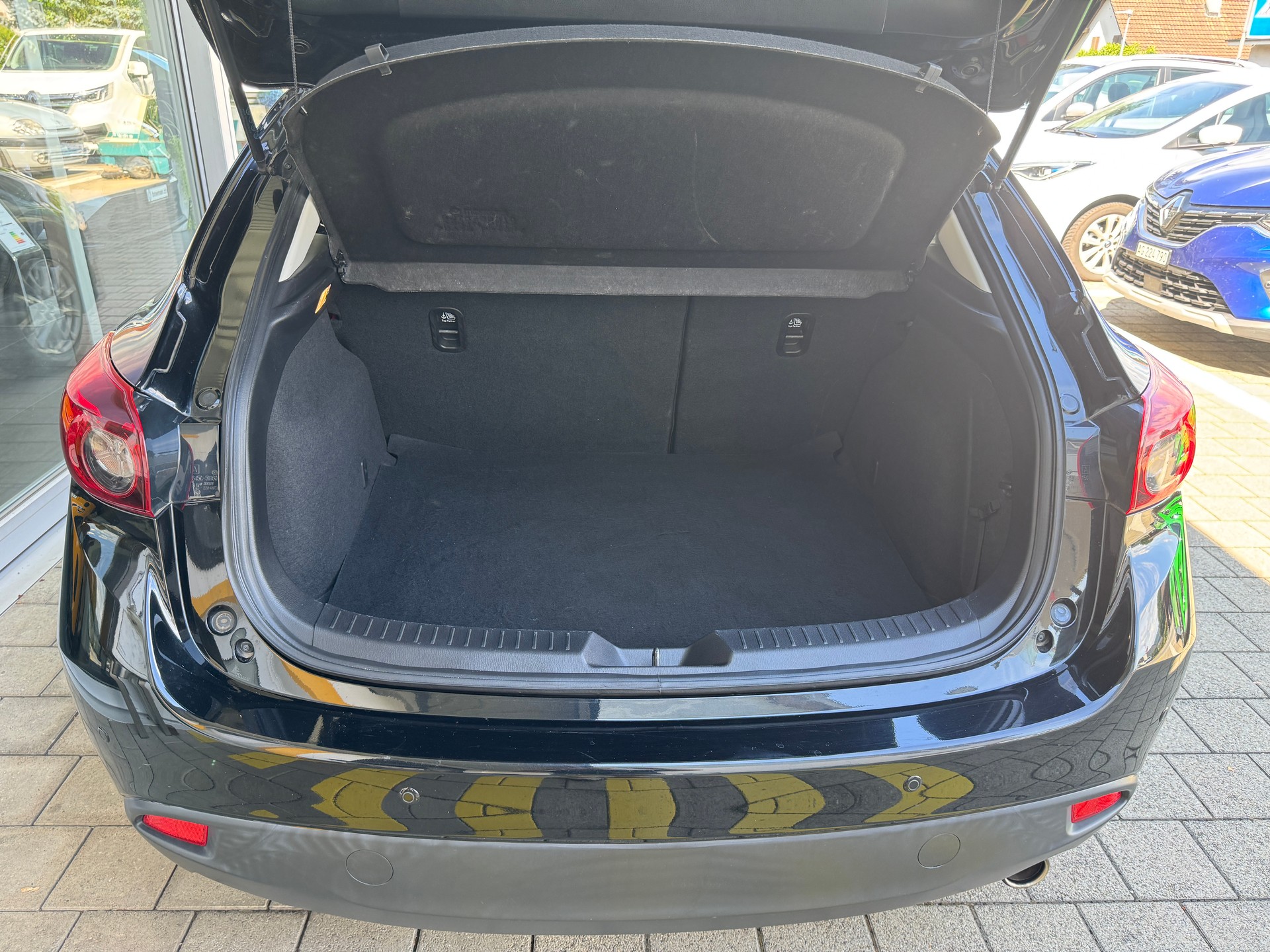 MAZDA 3 SKYACTIV-G 100 Ambition Plus-image-9