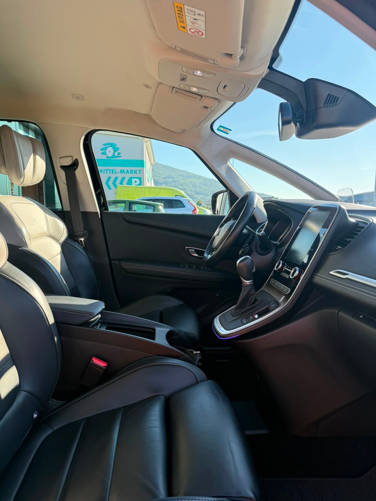 RENAULT Scénic 1.6 dCi Initiale Paris EDC-image-13