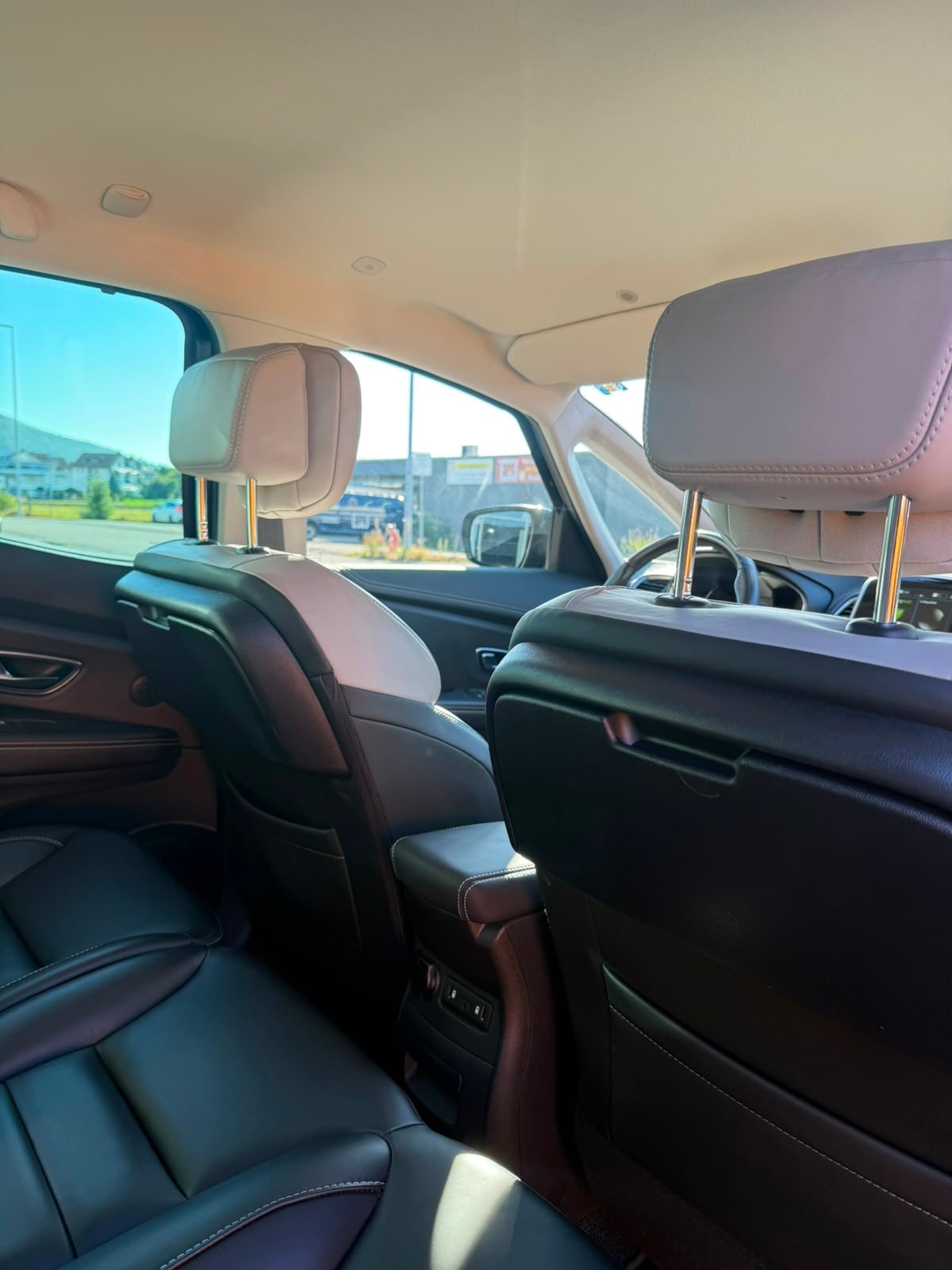 RENAULT Scénic 1.6 dCi Initiale Paris EDC-image-15