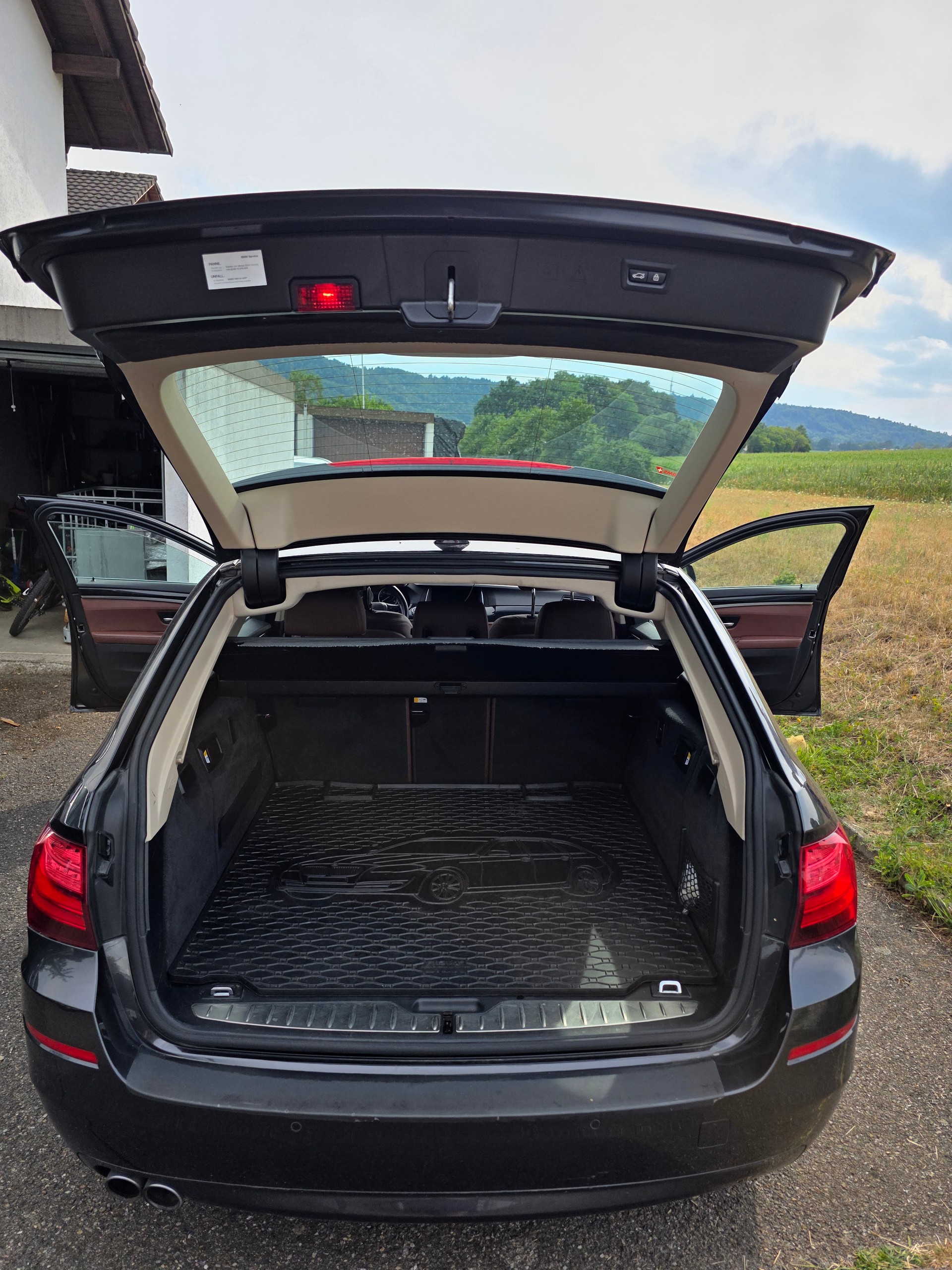 BMW 520d Touring Luxury Line Steptronic-image-12