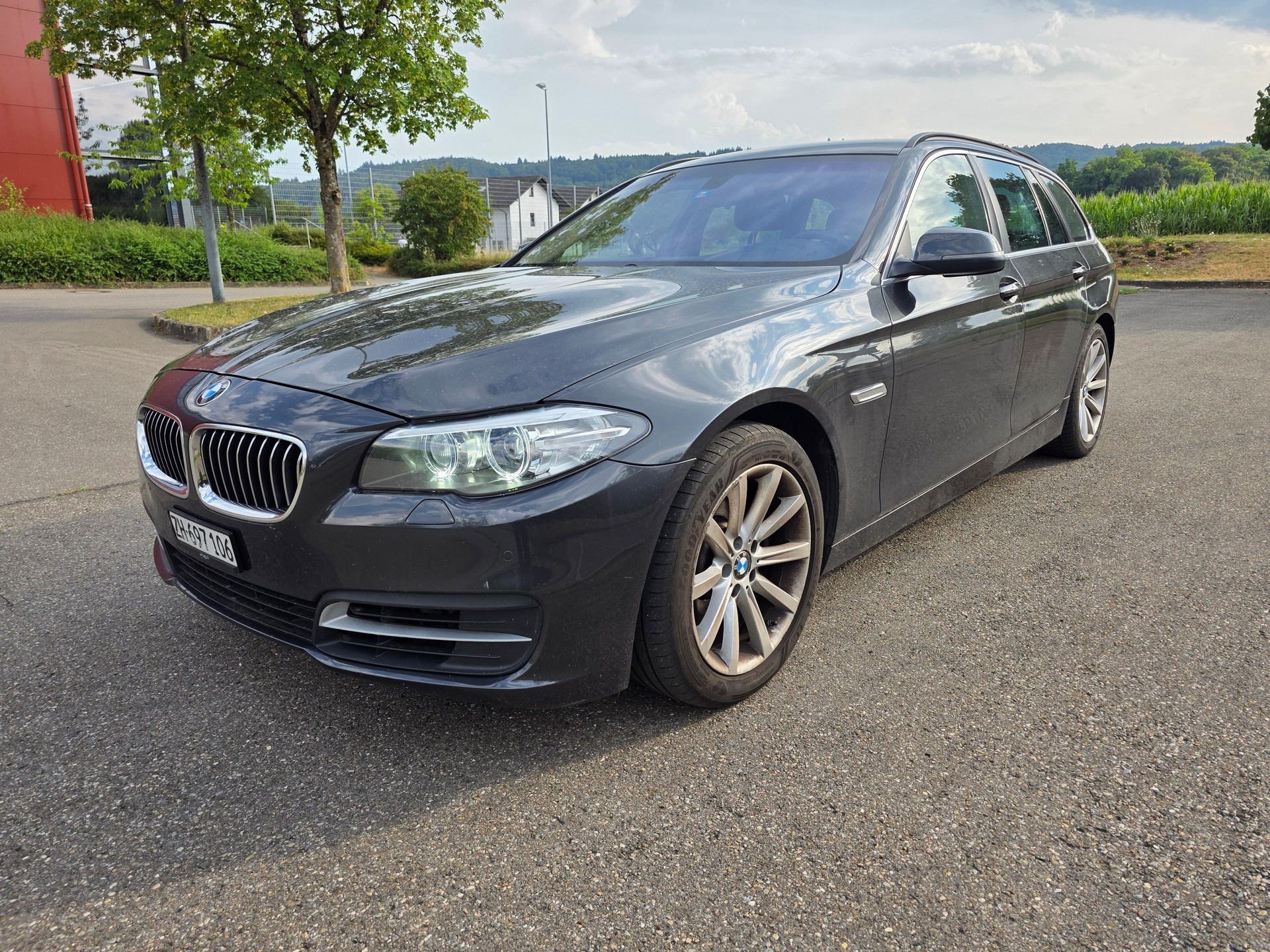 BMW 520d Touring Luxury Line Steptronic-image-0