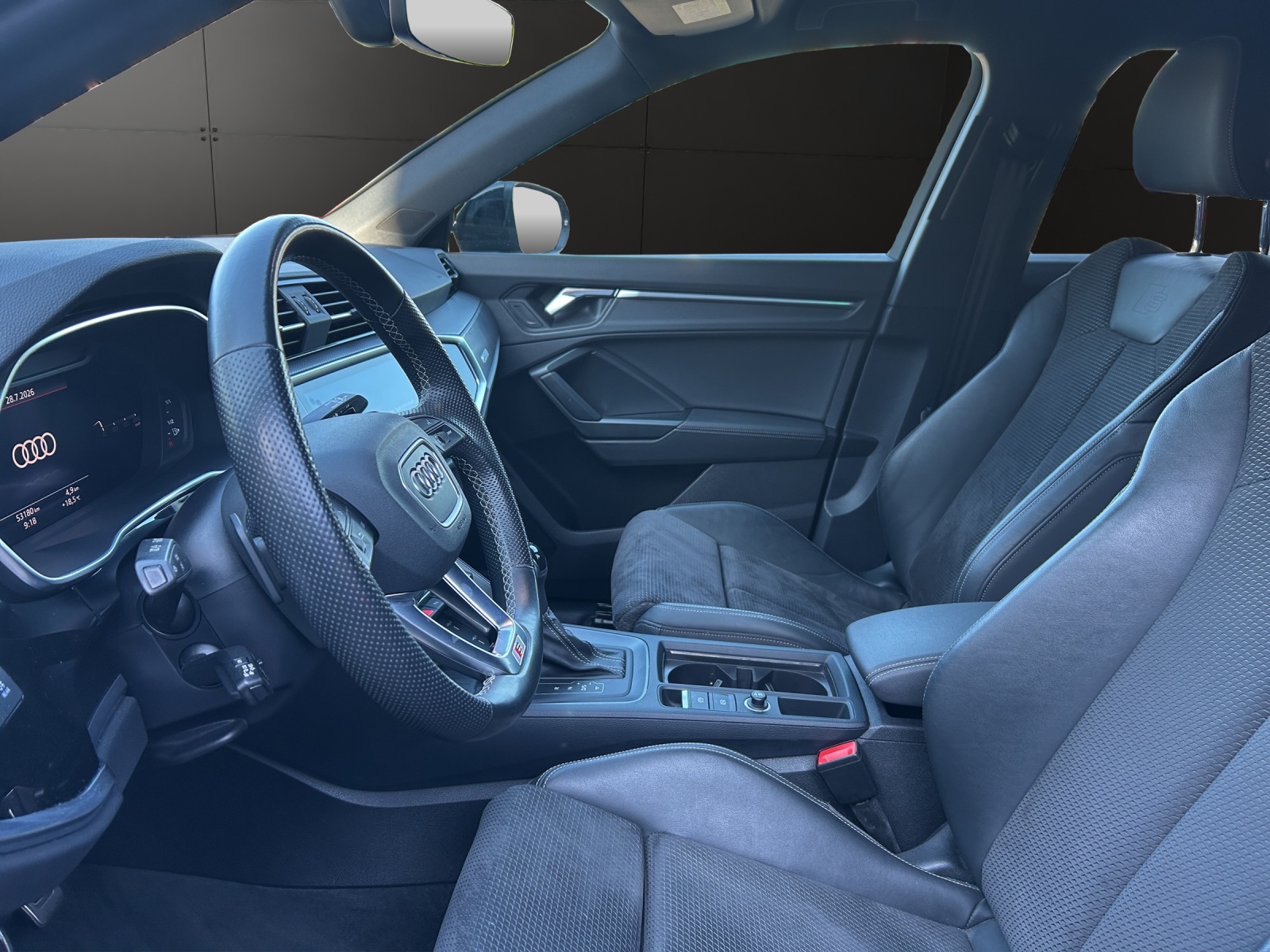 AUDI Q3 35 TFSI S line Attraction S-tronic-image-8