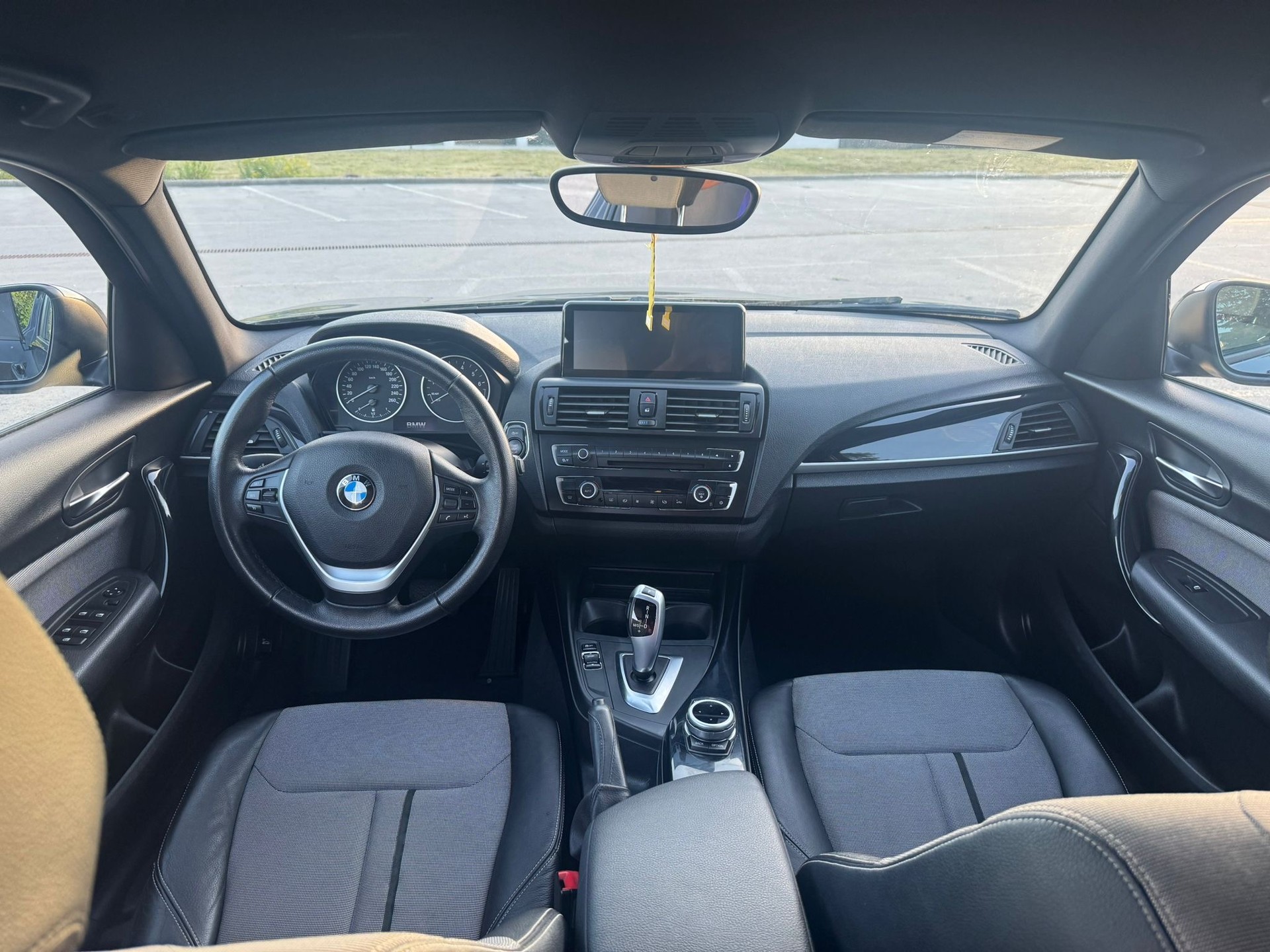 BMW 118i Urban Line Steptronic-image-5