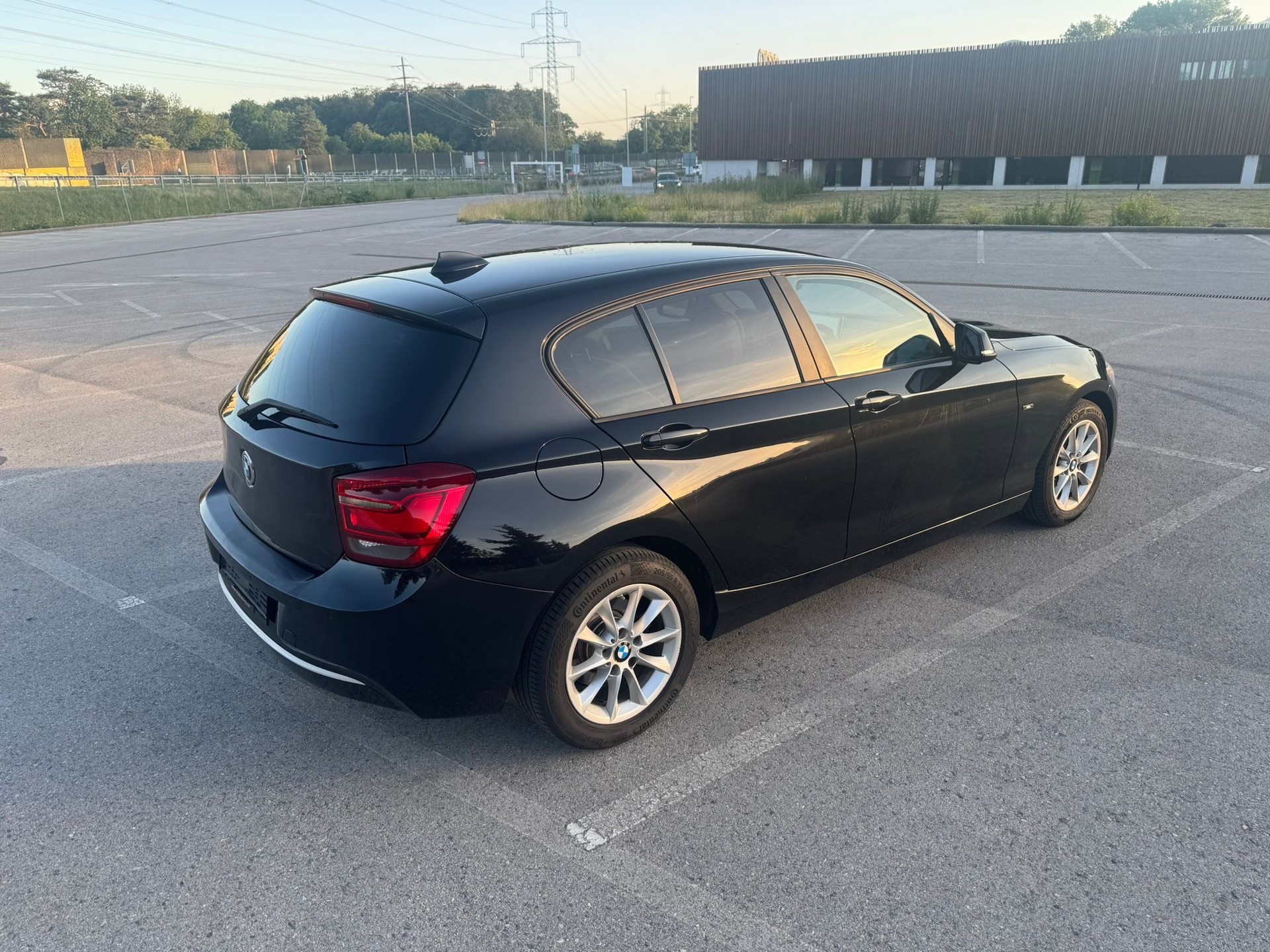 BMW 118i Urban Line Steptronic-image-2