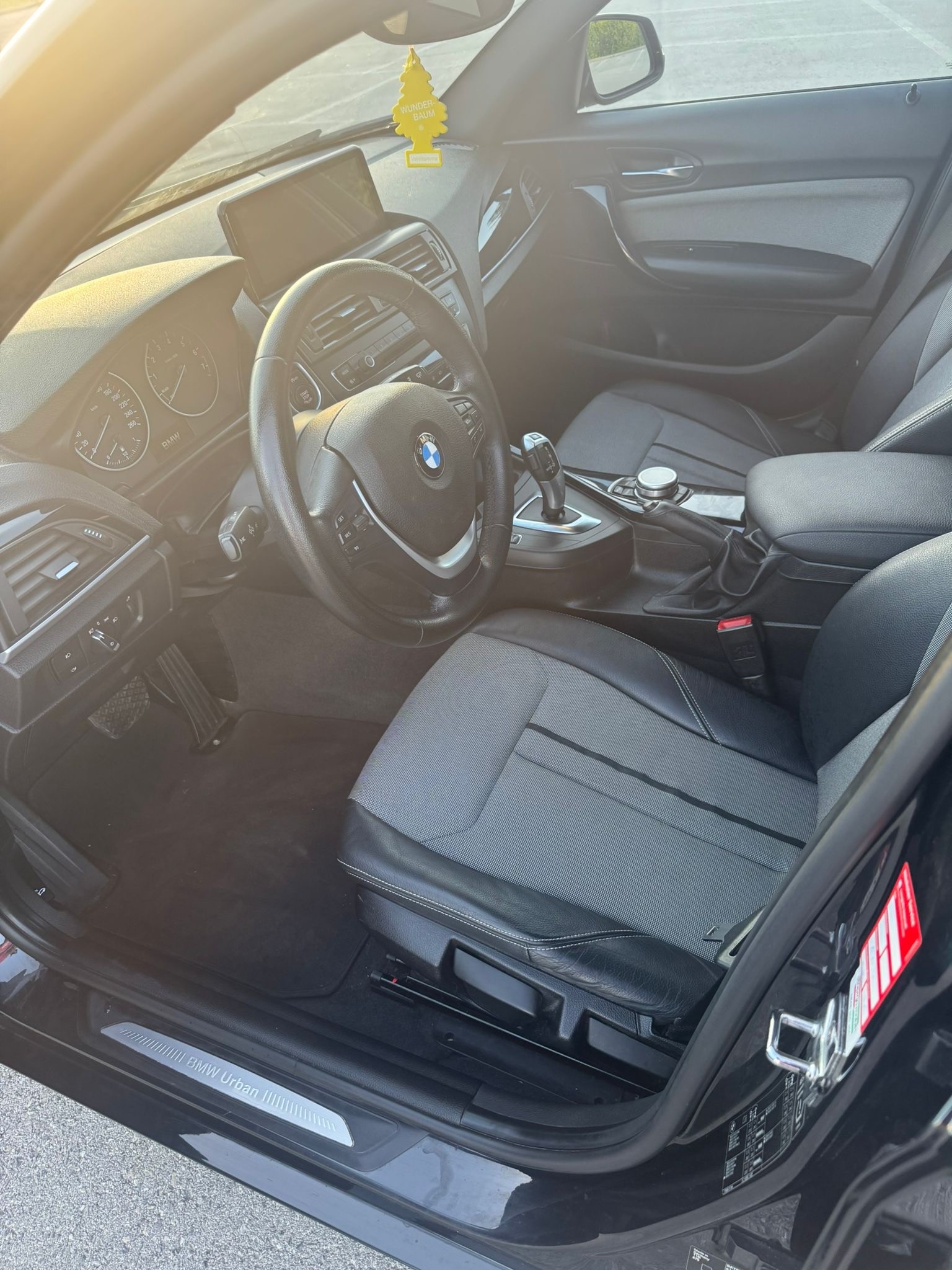 BMW 118i Urban Line Steptronic-image-4