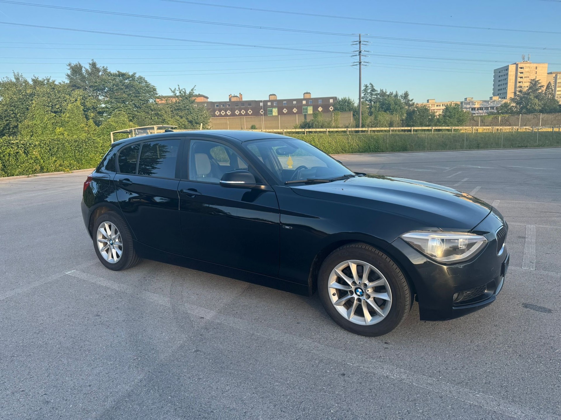 BMW 118i Urban Line Steptronic-image-3