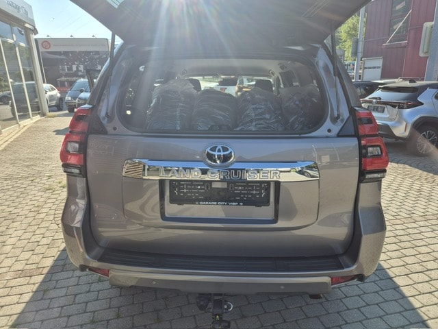 TOYOTA Land Cruiser 2.8TD Style Automat-image-4