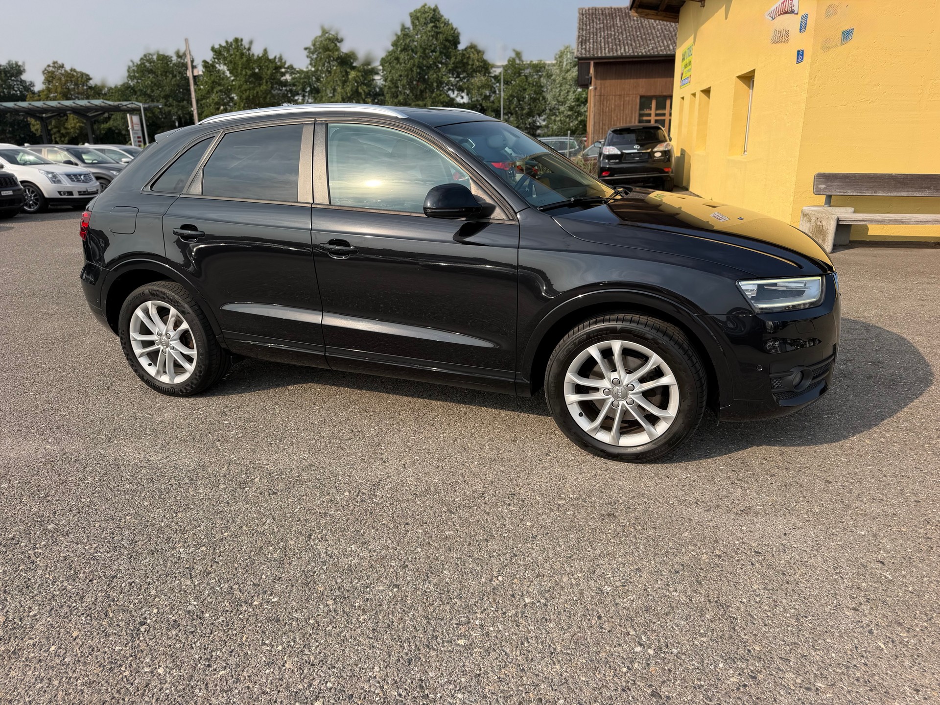 AUDI Q3 2.0 TDI quattro S-tronic-image-3