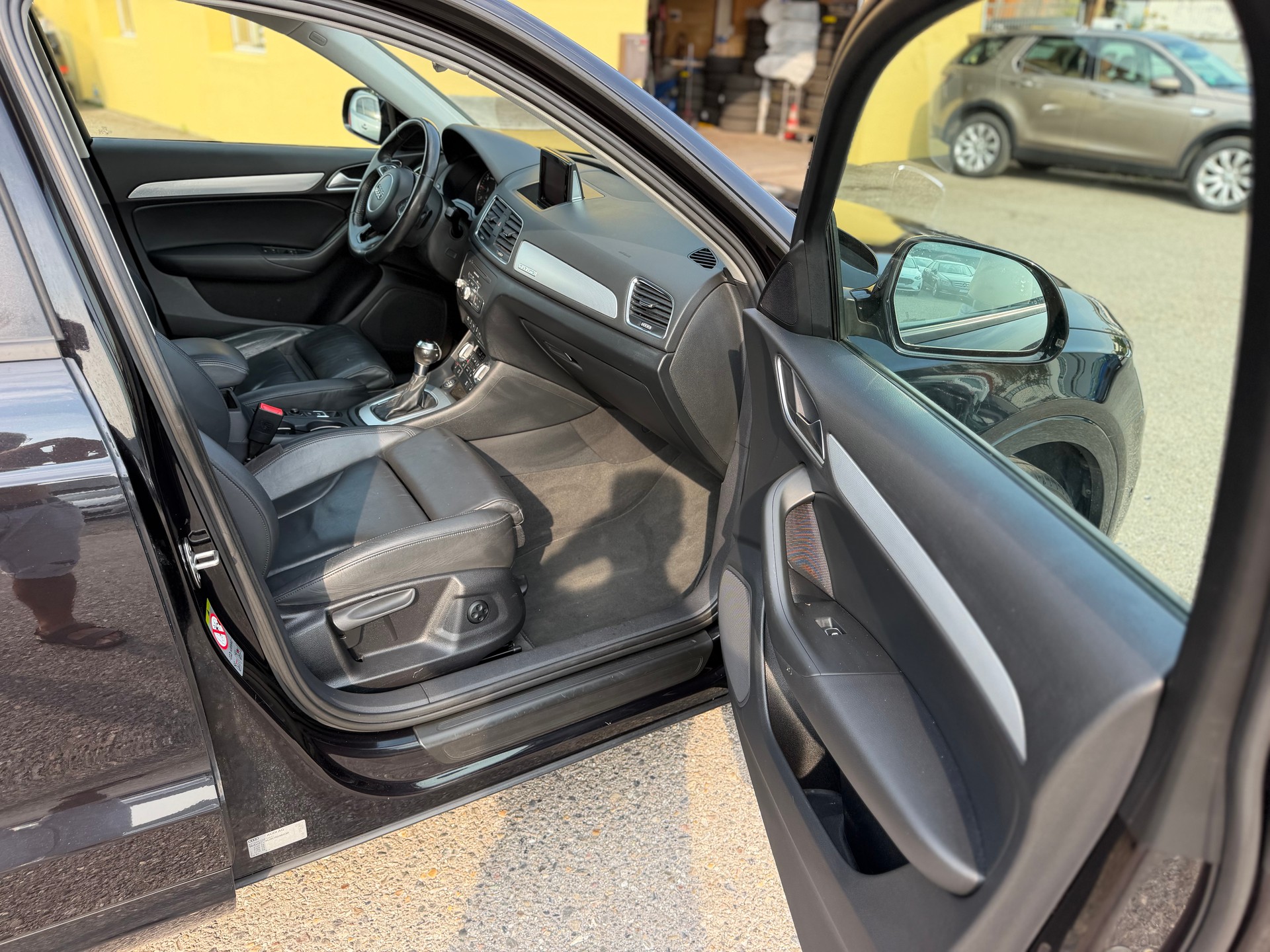 AUDI Q3 2.0 TDI quattro S-tronic-image-14