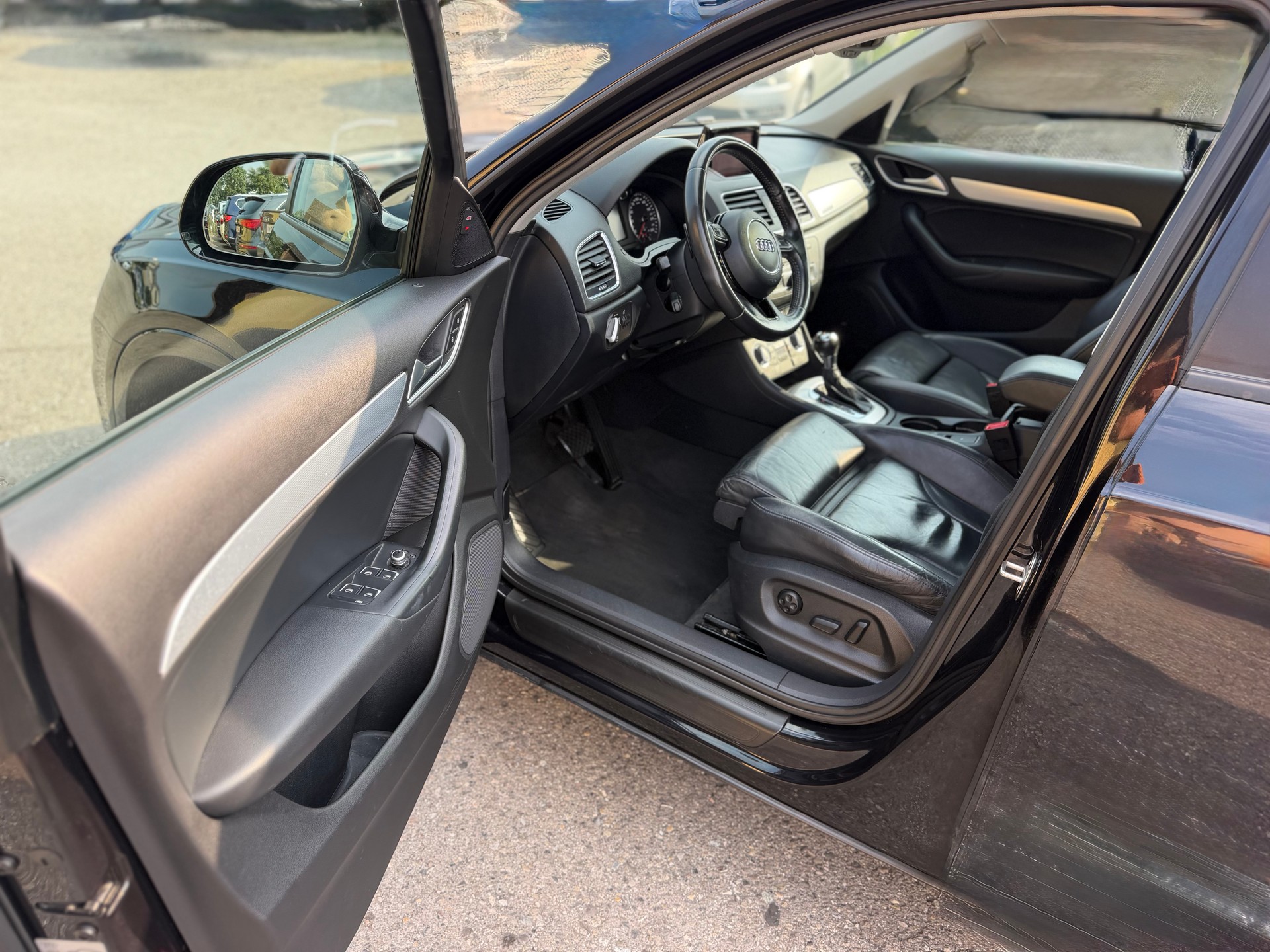 AUDI Q3 2.0 TDI quattro S-tronic-image-17