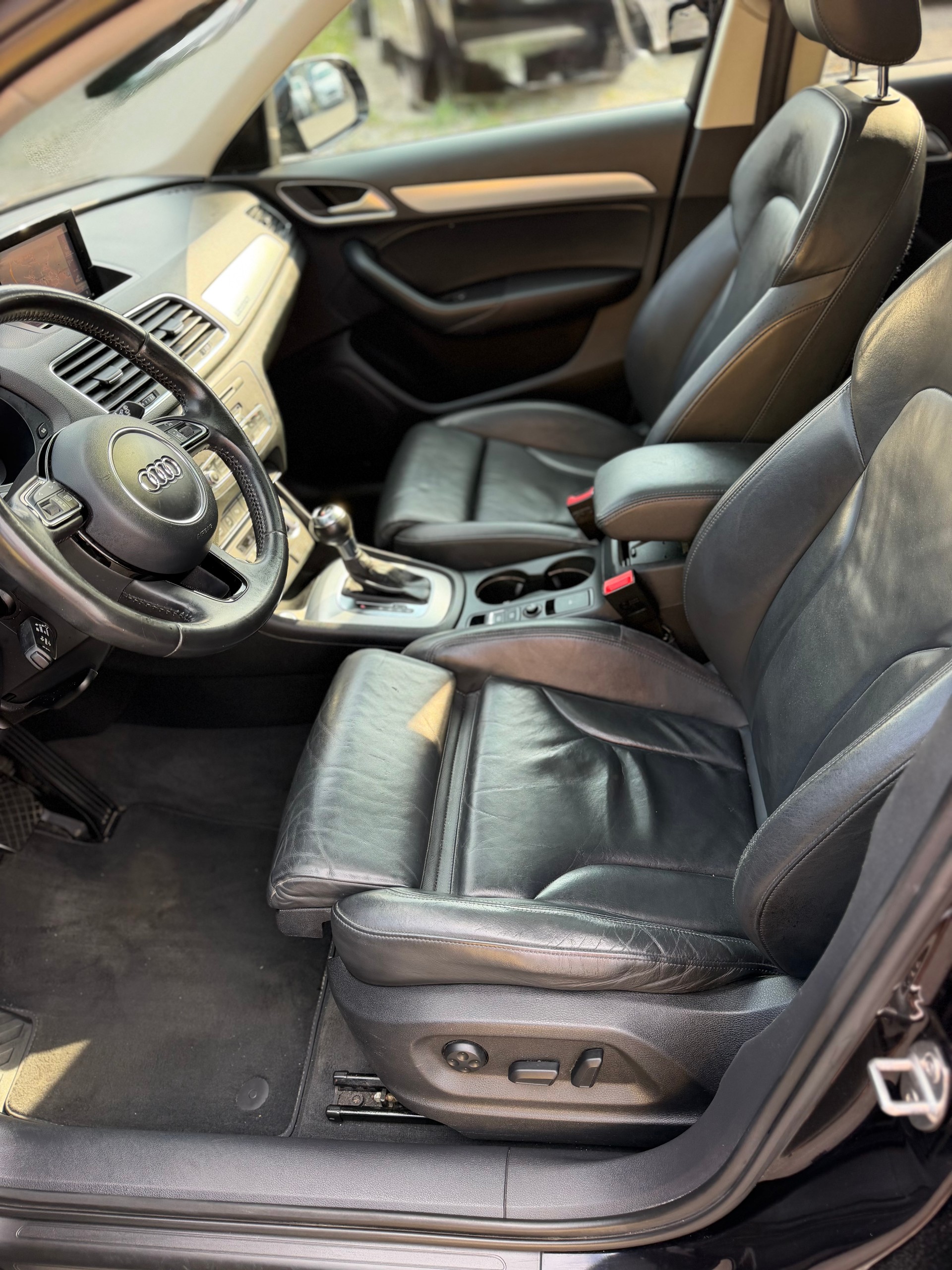 AUDI Q3 2.0 TDI quattro S-tronic-image-22