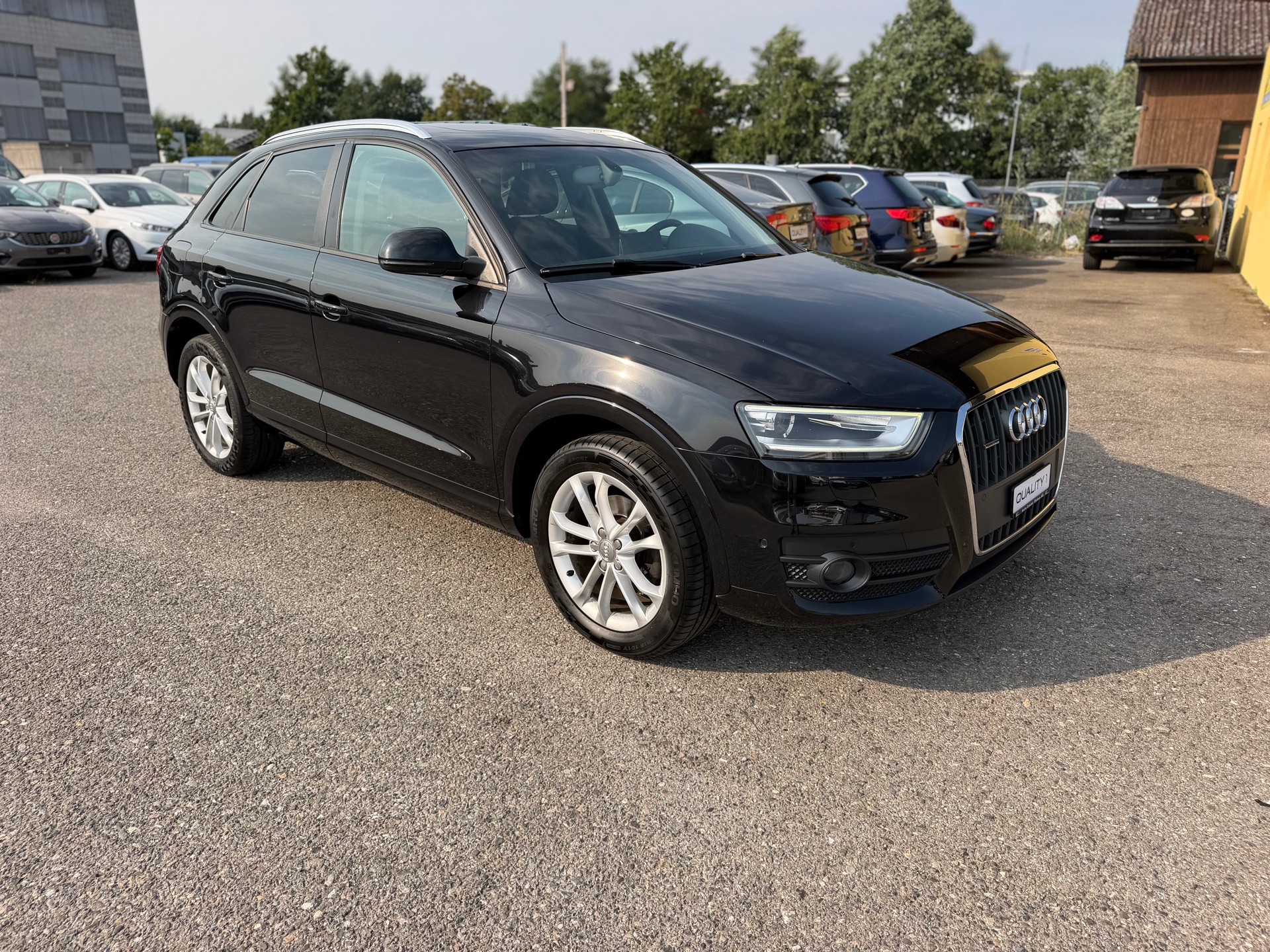 AUDI Q3 2.0 TDI quattro S-tronic-image-2