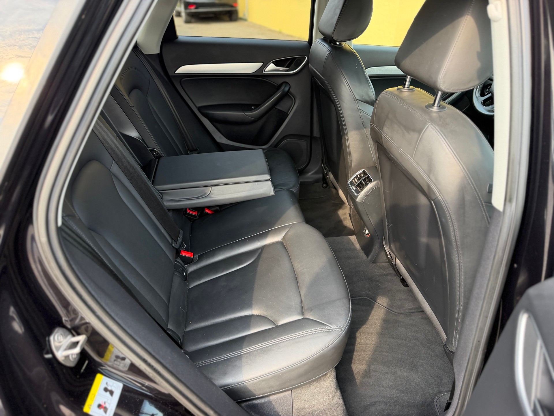 AUDI Q3 2.0 TDI quattro S-tronic-image-12