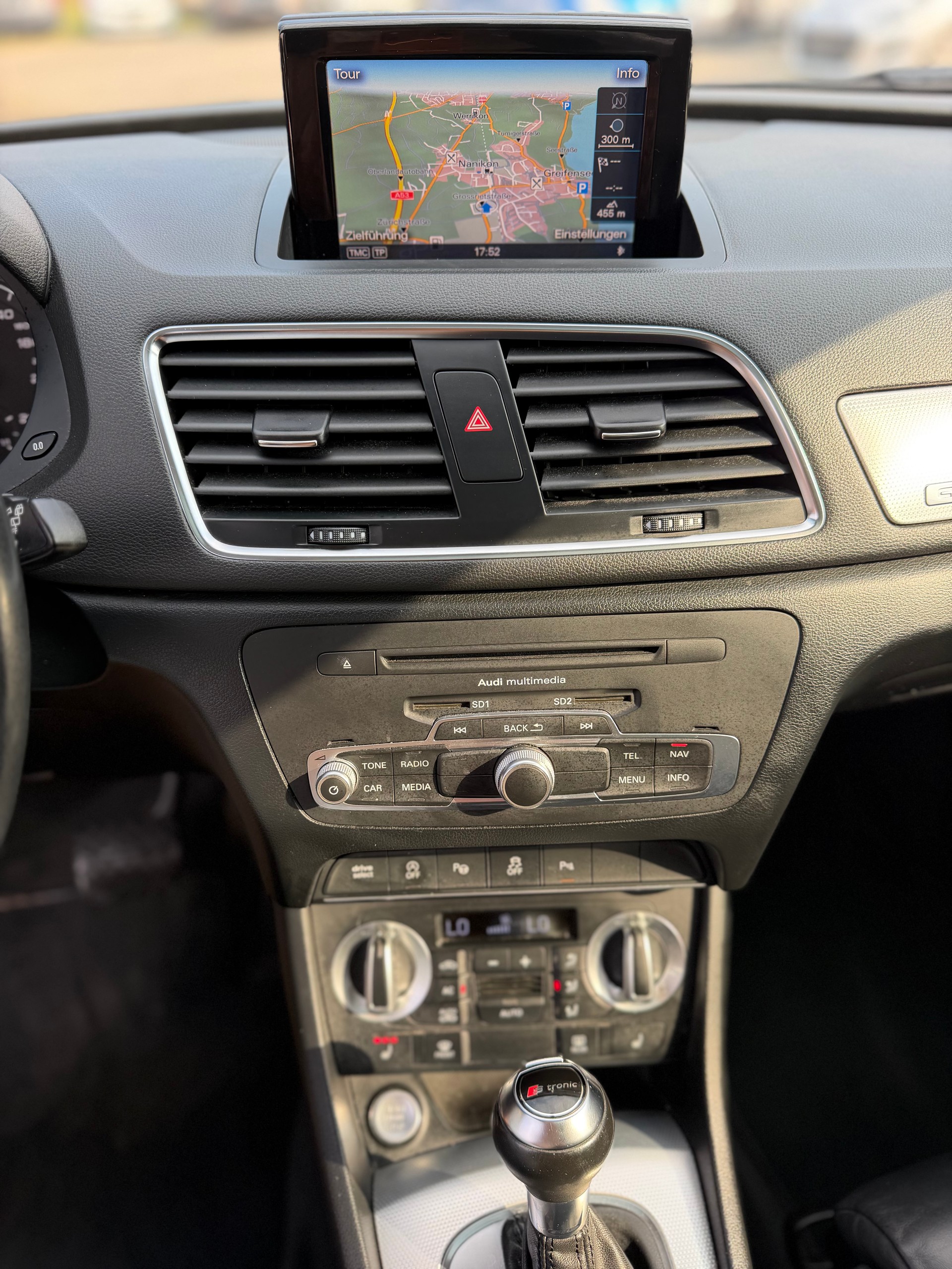 AUDI Q3 2.0 TDI quattro S-tronic-image-19