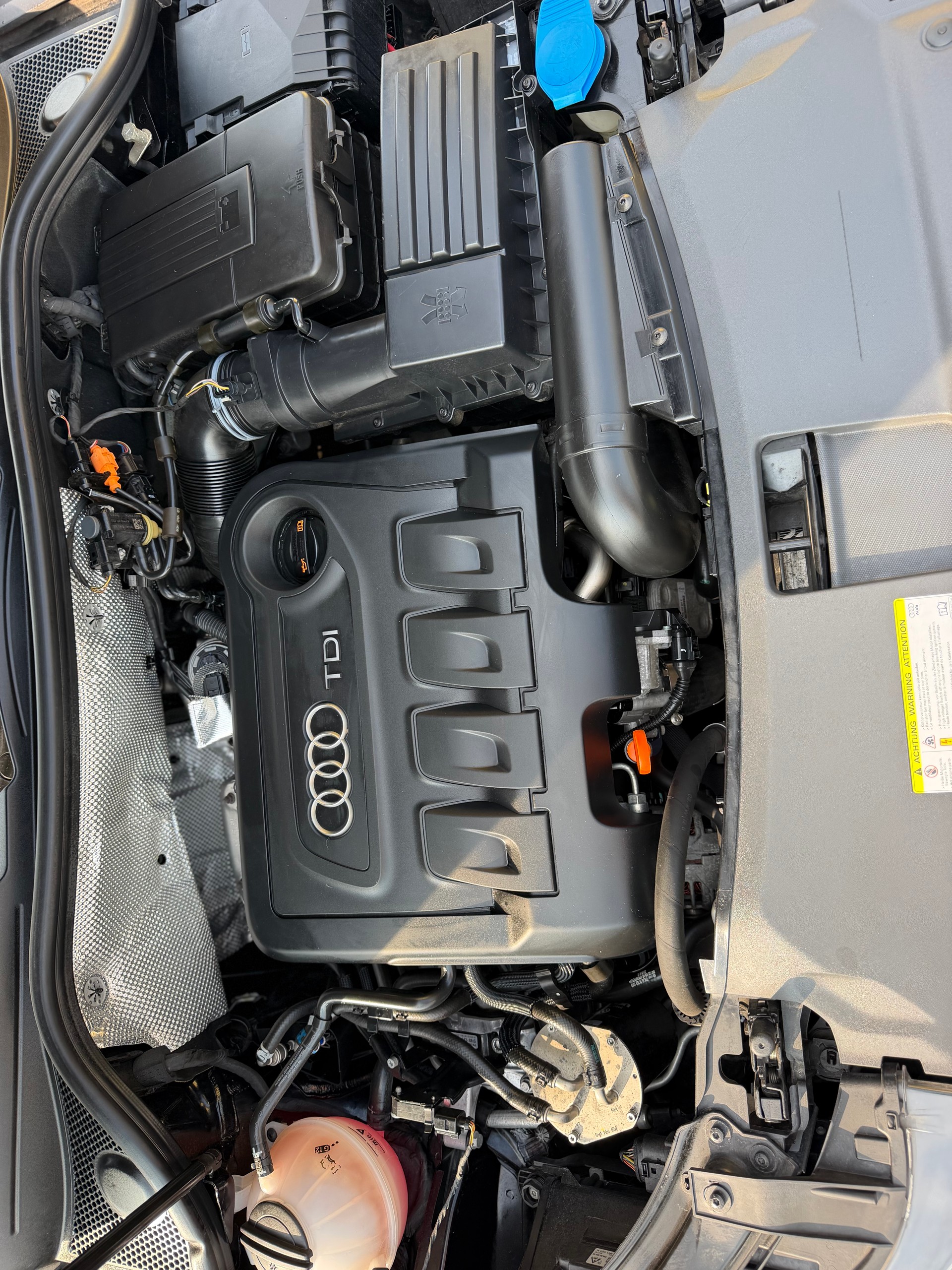 AUDI Q3 2.0 TDI quattro S-tronic-image-23