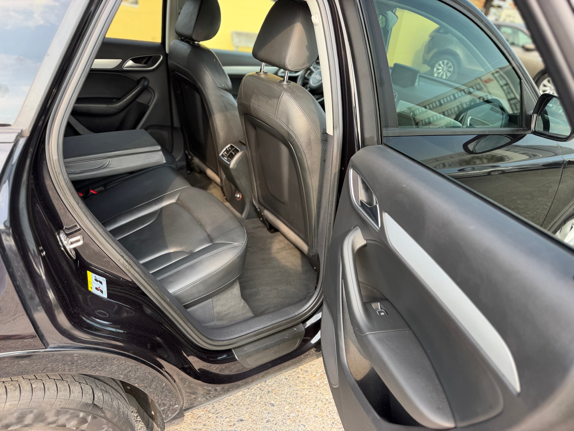 AUDI Q3 2.0 TDI quattro S-tronic-image-11
