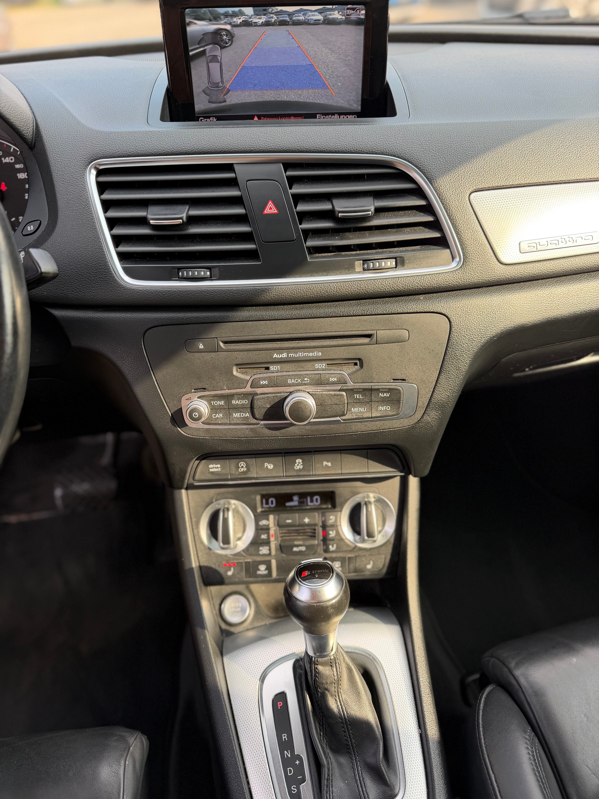 AUDI Q3 2.0 TDI quattro S-tronic-image-18
