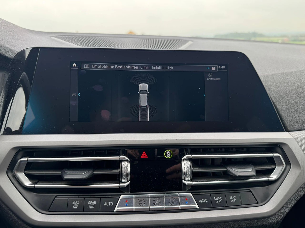 BMW 330e x DriveTouring Steptronic-image-8
