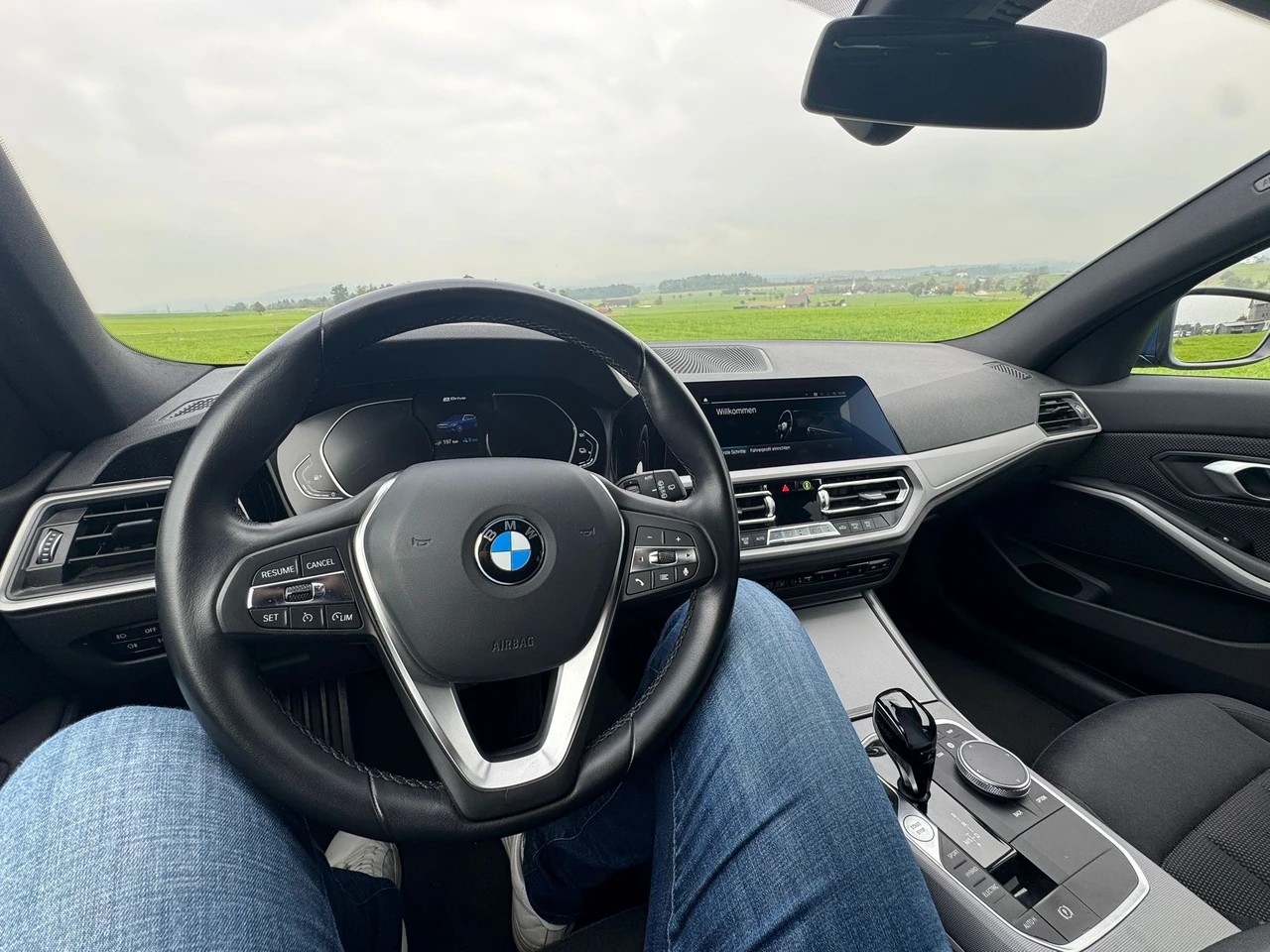 BMW 330e x DriveTouring Steptronic-image-7
