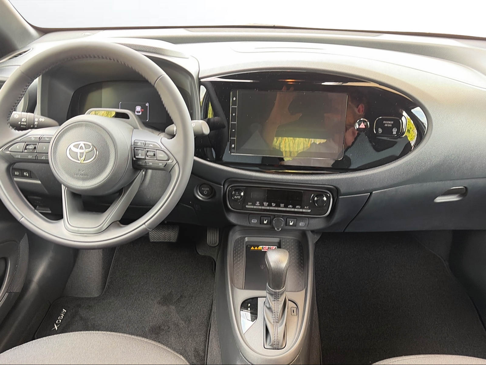 TOYOTA Aygo X 1.5 Comfort e-CVT-image-8