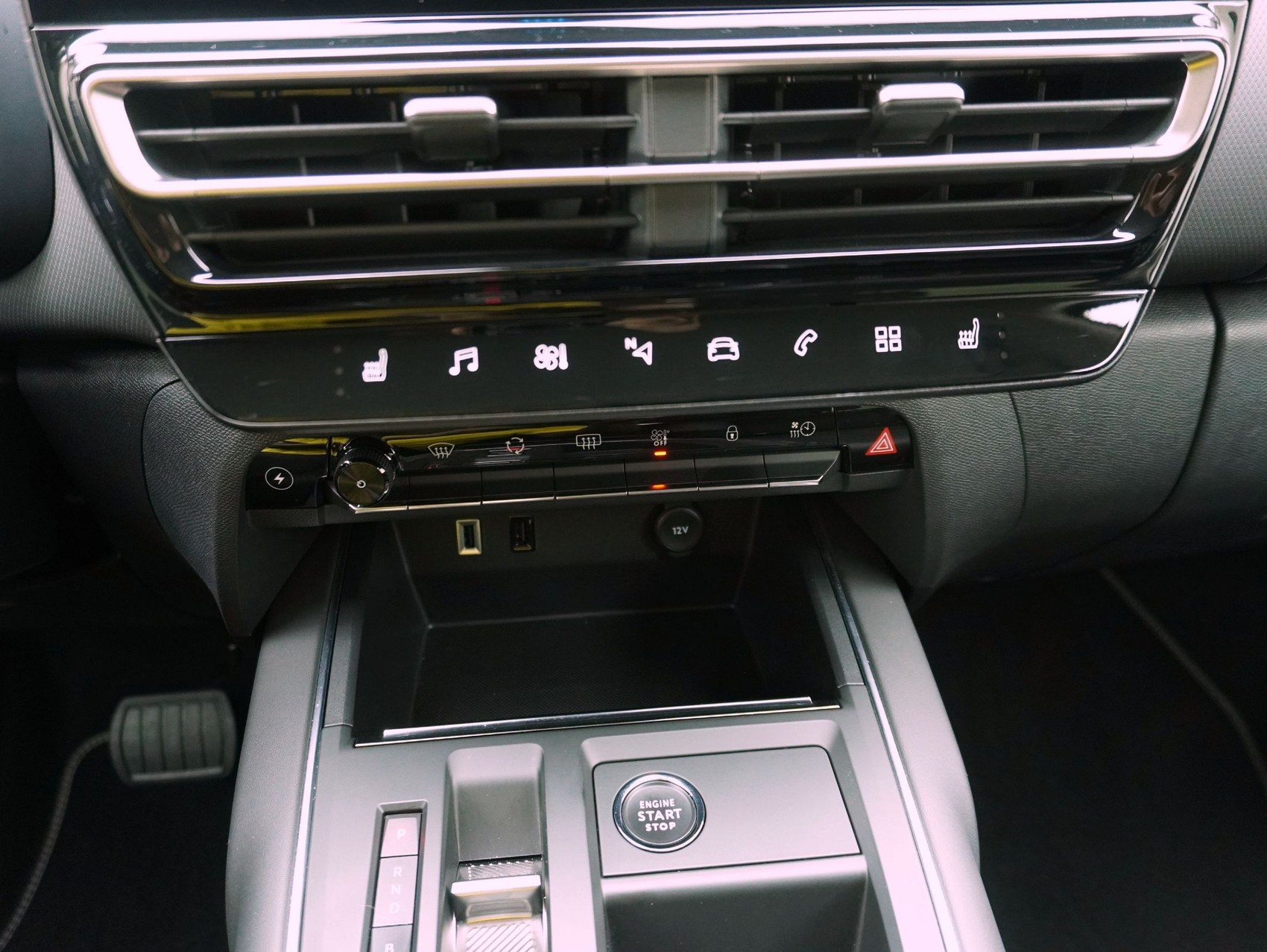 CITROEN C5 Aircross 1.6 Plug-in Hybrid Shine-image-13