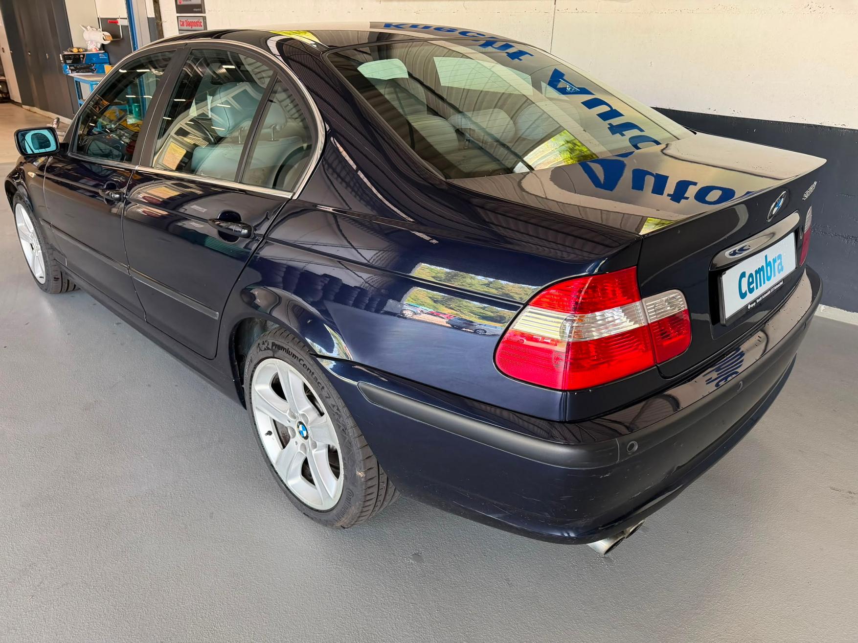 BMW 325xi-image-6