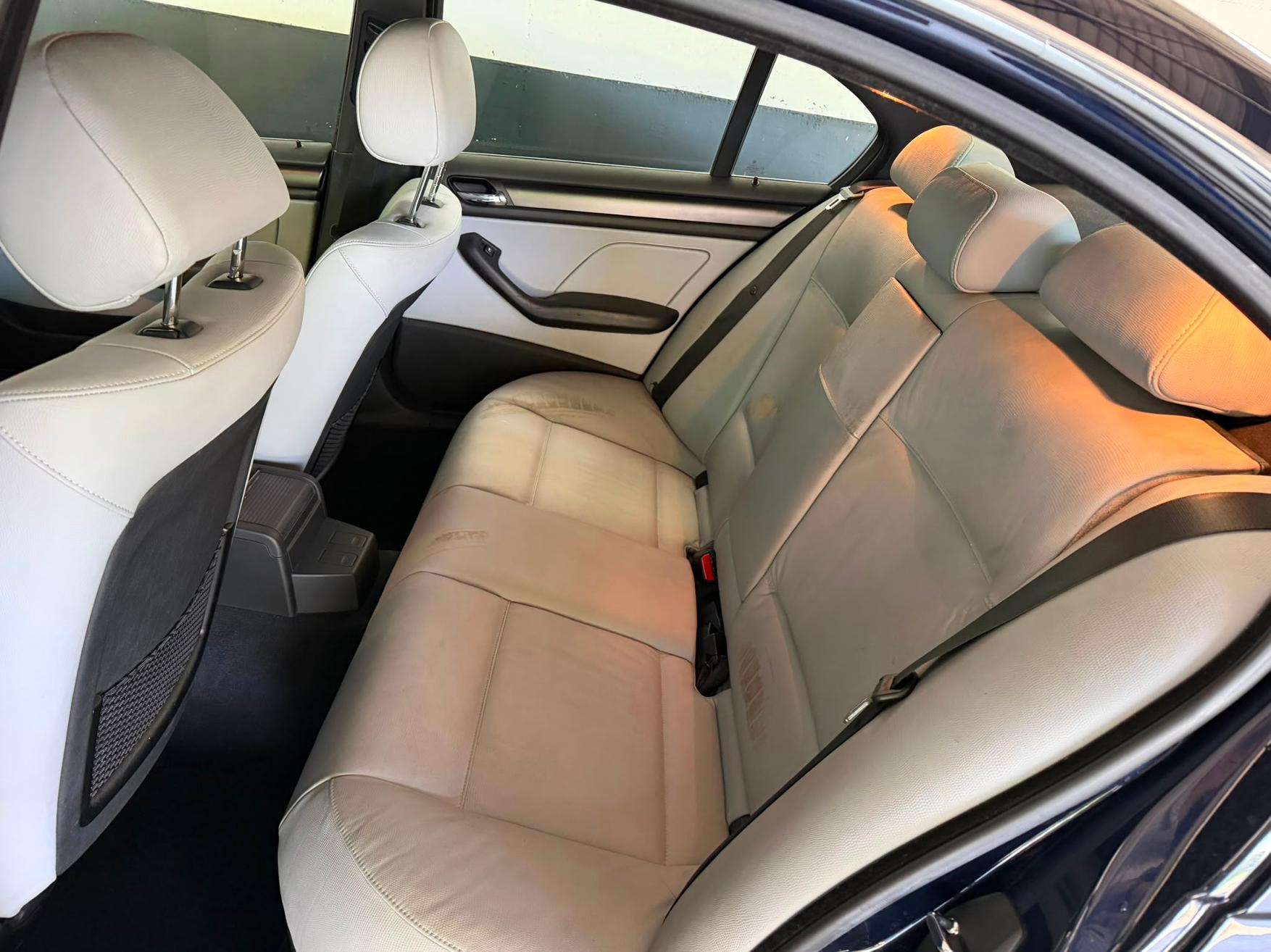 BMW 325xi-image-10