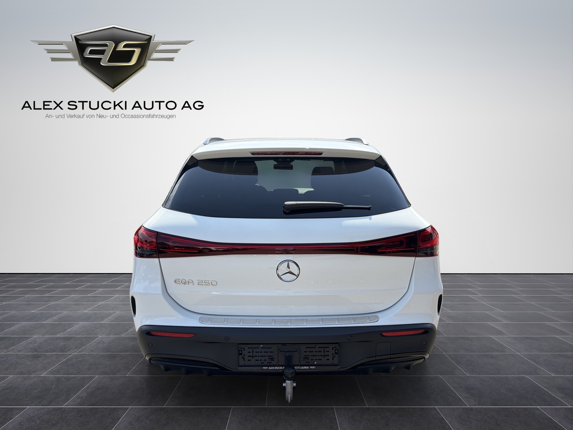 MERCEDES-BENZ EQA 250 AMG Line-image-8