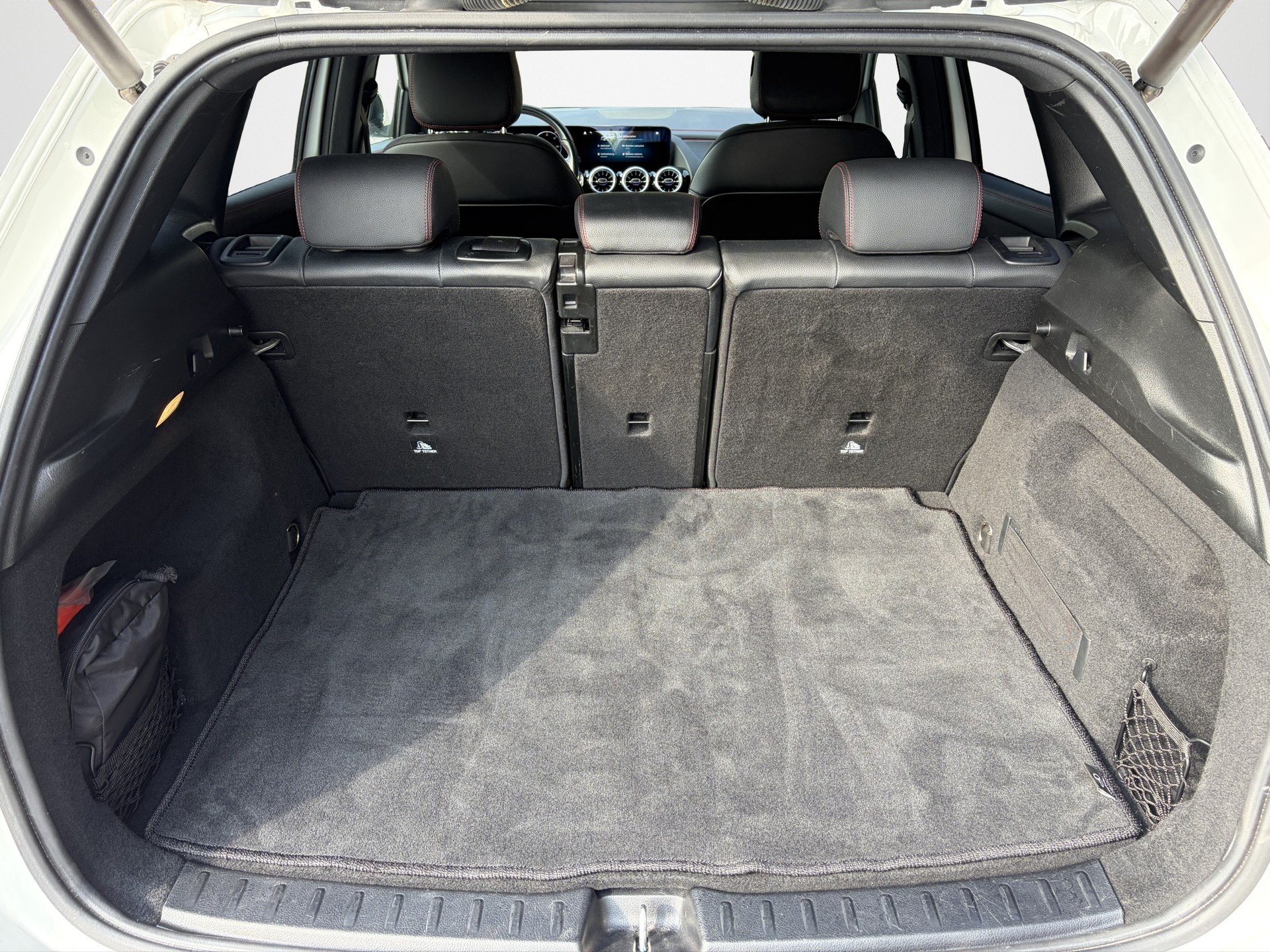 MERCEDES-BENZ EQA 250 AMG Line-image-15