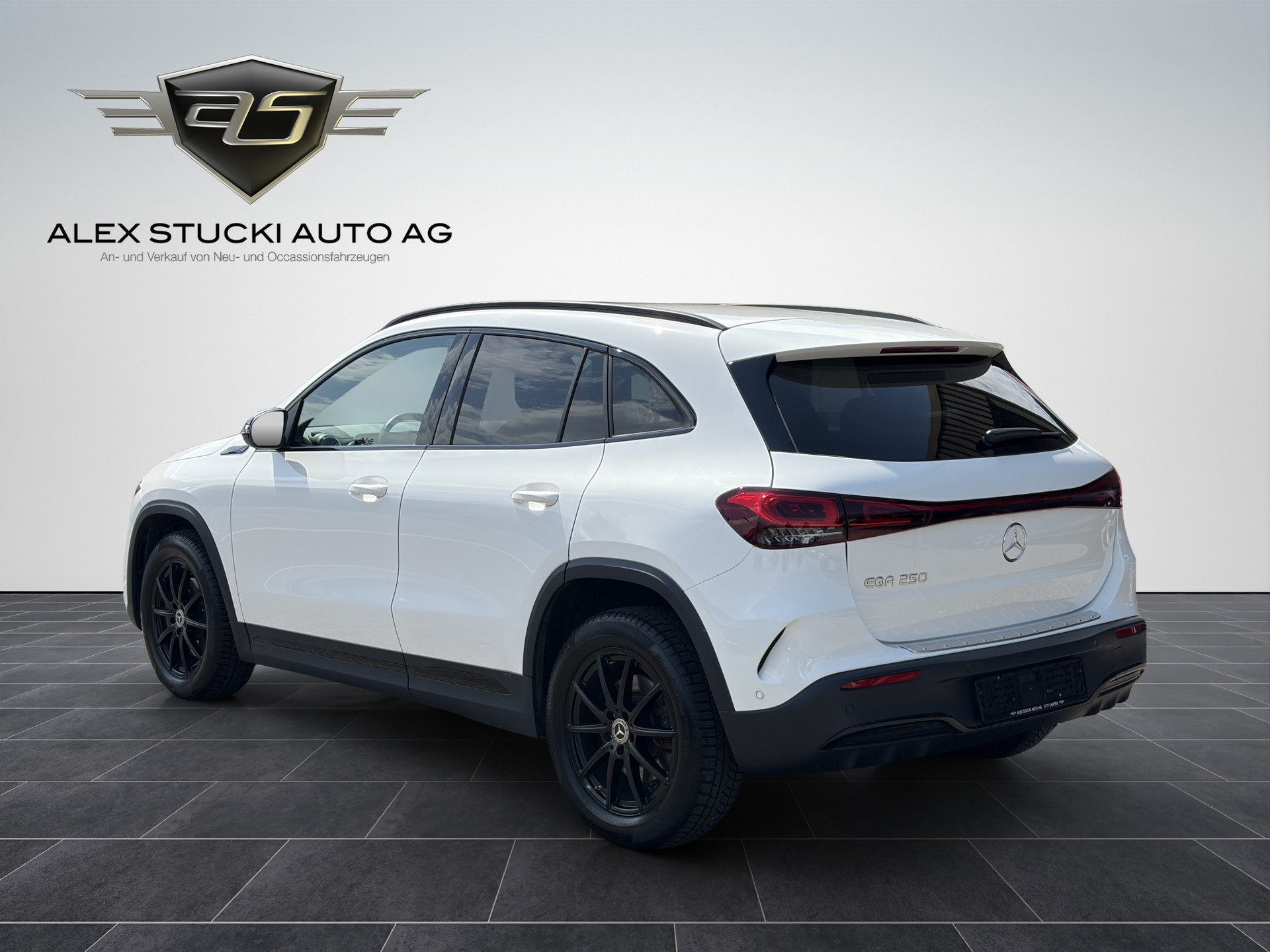 MERCEDES-BENZ EQA 250 AMG Line-image-5