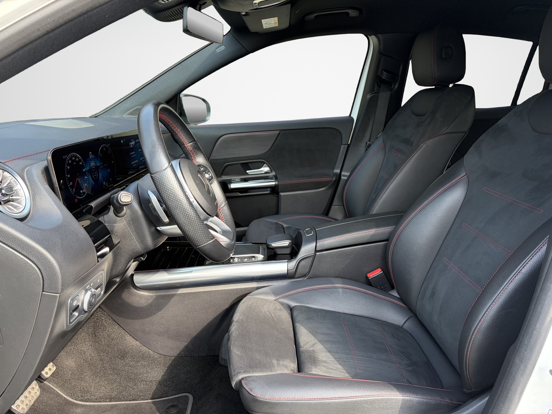 MERCEDES-BENZ EQA 250 AMG Line-image-13