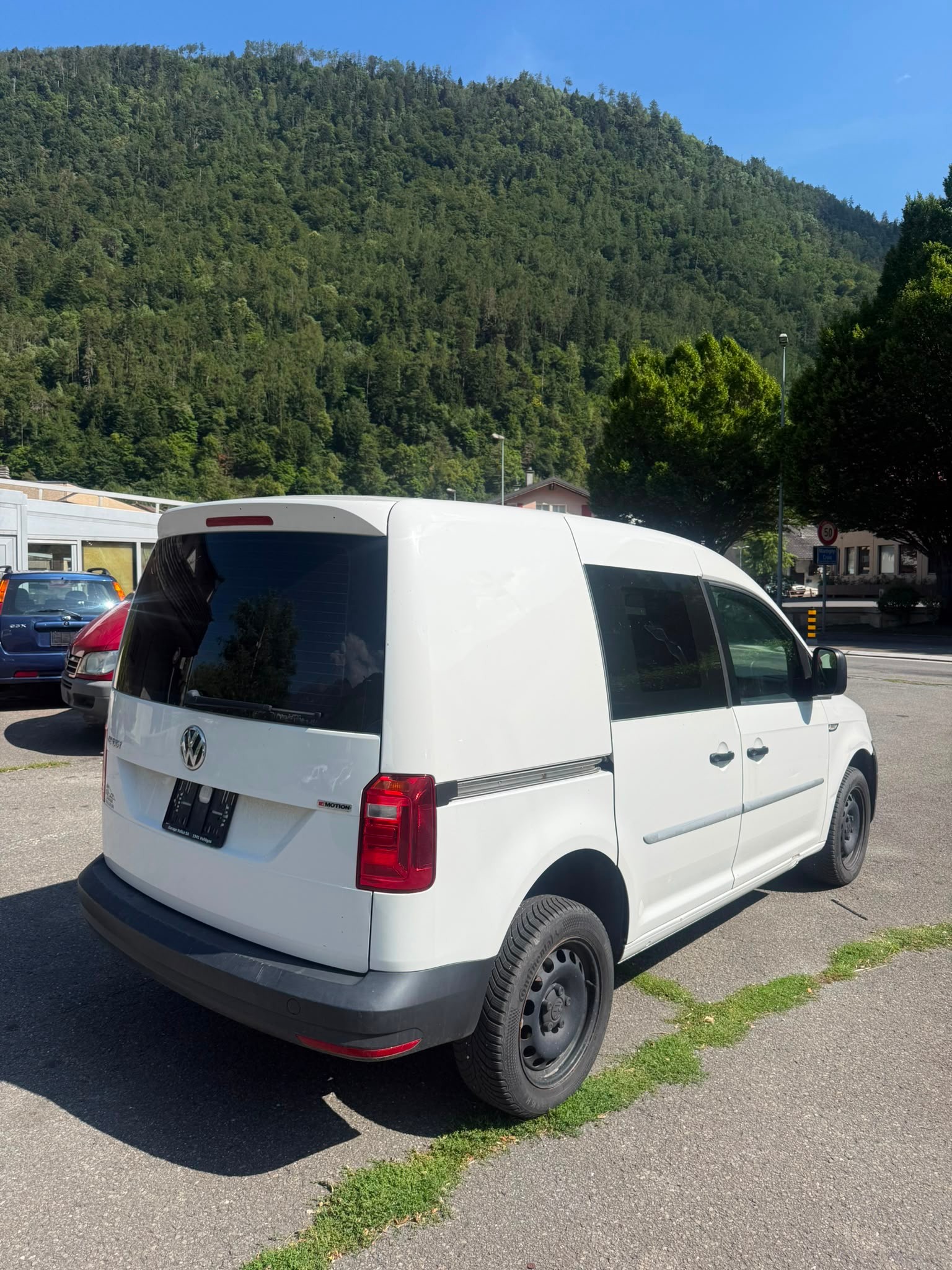 VW Caddy 2.0TDI 4Motion BlueMotion Technology-image-3