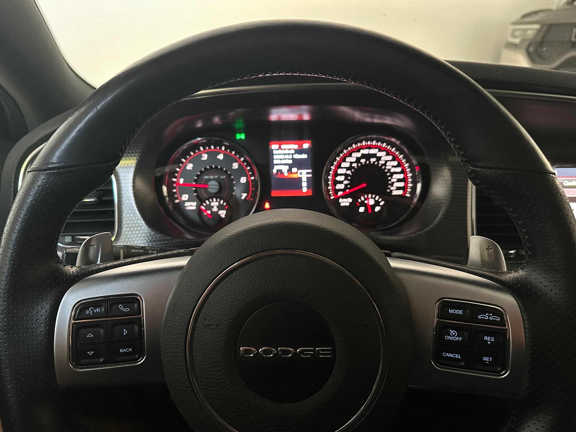 DODGE Charger SRT-8-image-6