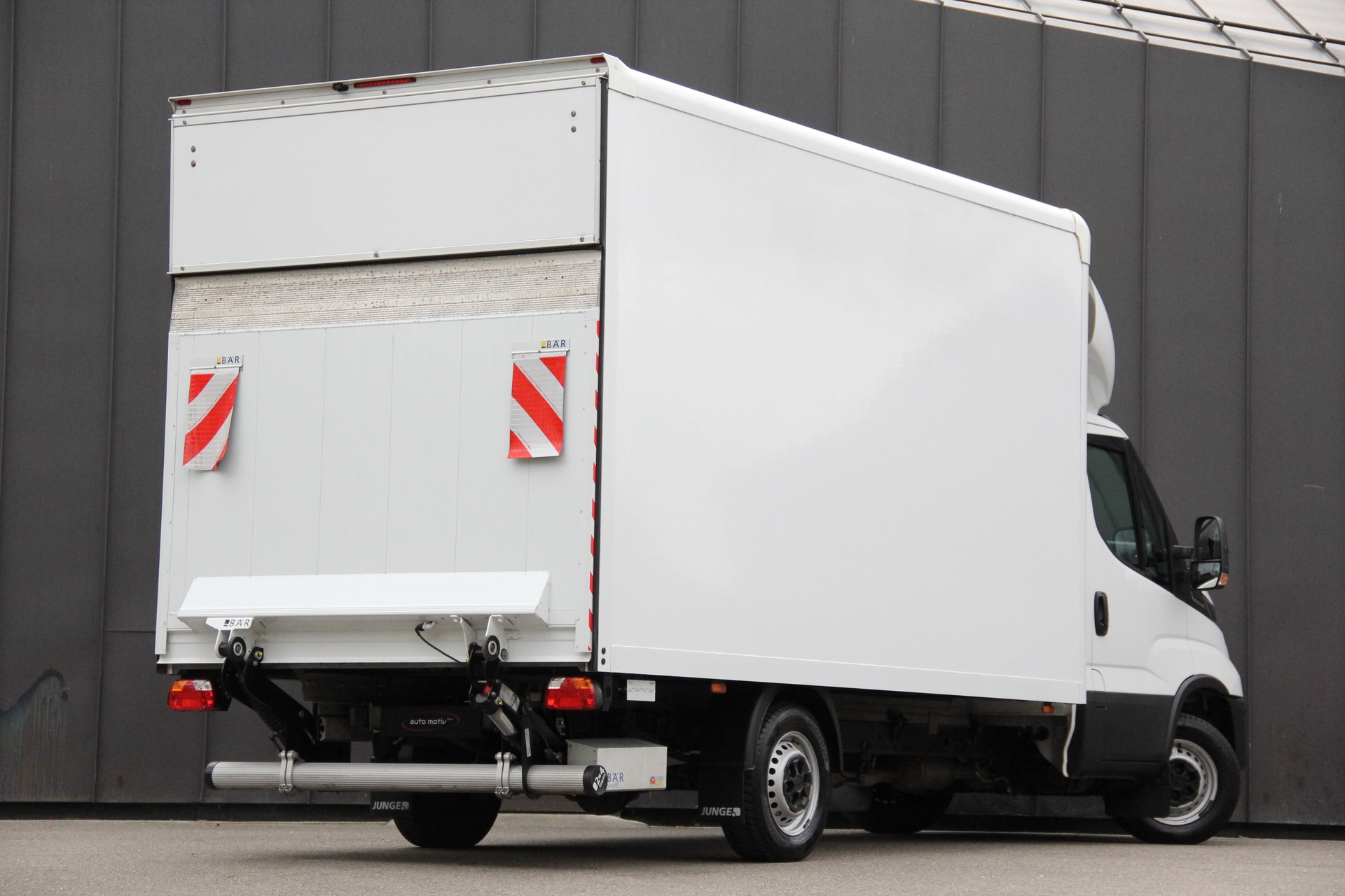 IVECO 35 S 16 A8 **AUTOMAT** **HEBEBÜHNE** **RÜCKFAHRKAMERA** **KLIMAAUTOMATIK** °°SOFORT-VERFÜGBAR°°-image-1