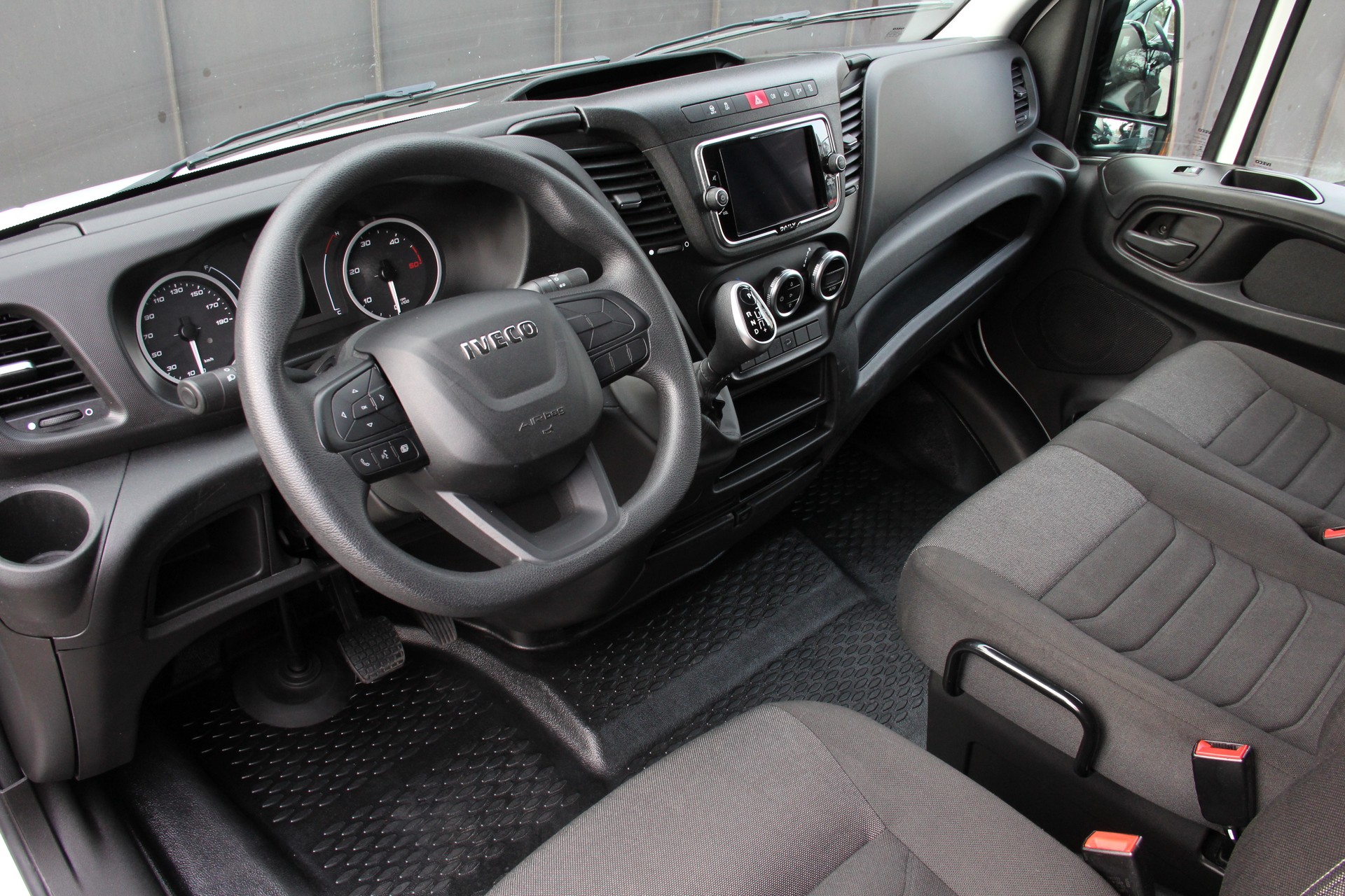 IVECO 35 S 16 A8 **AUTOMAT** **HEBEBÜHNE** **RÜCKFAHRKAMERA** **KLIMAAUTOMATIK** °°SOFORT-VERFÜGBAR°°-image-13