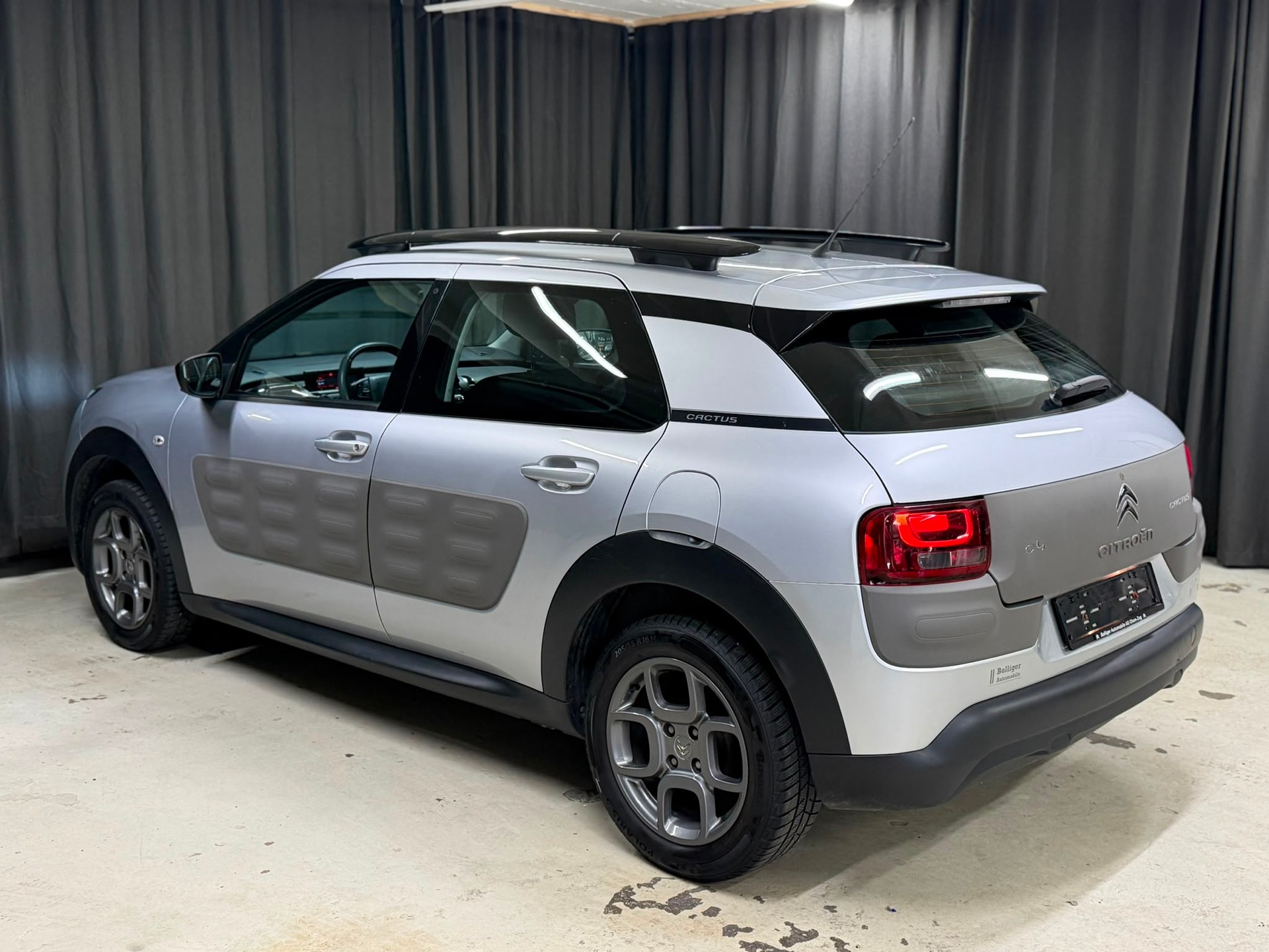 CITROEN C4 Cactus 1.2 VTi Shine Edition-image-4