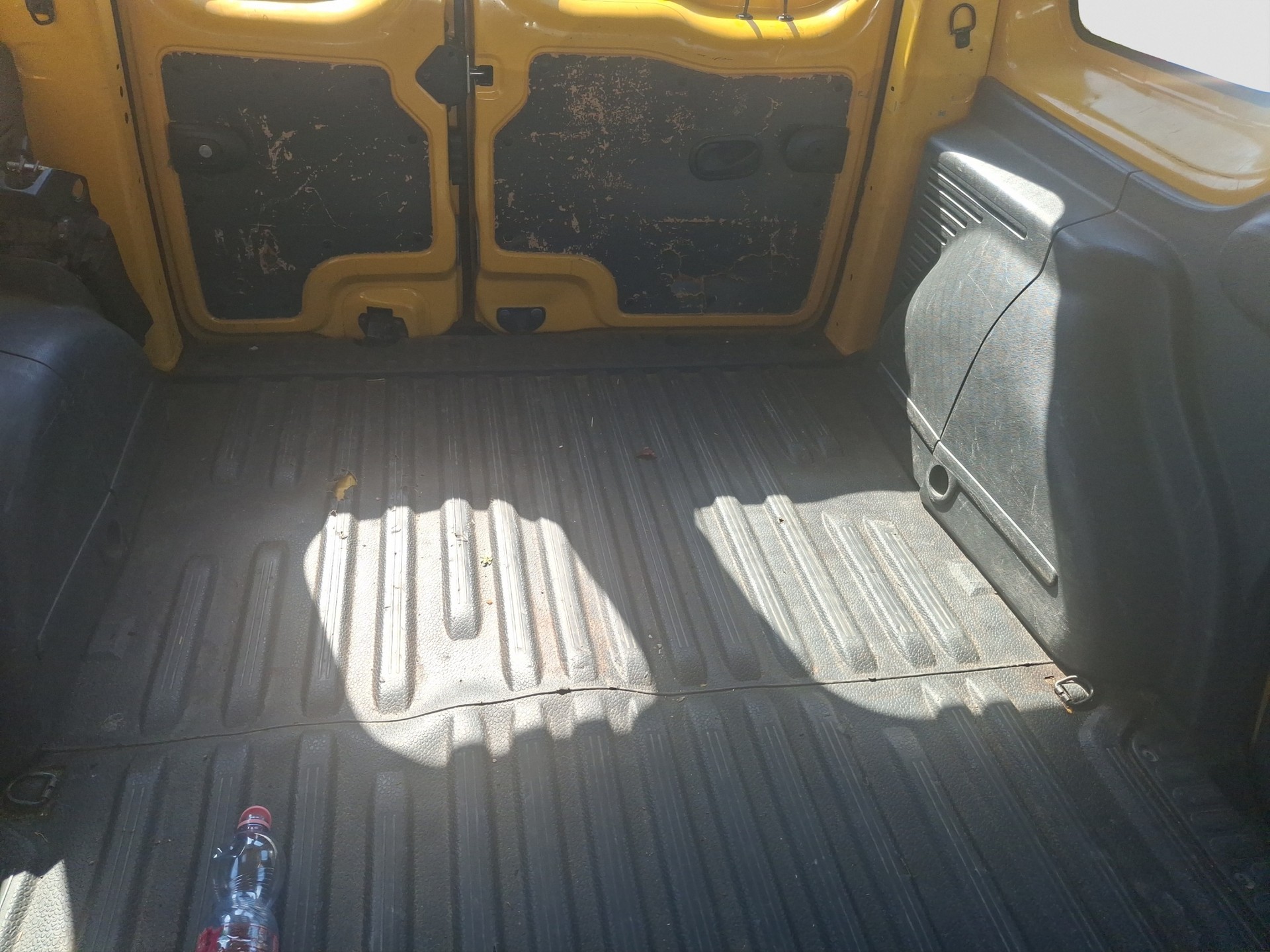 RENAULT Kangoo Medium 1.6 105 Business A-image-1