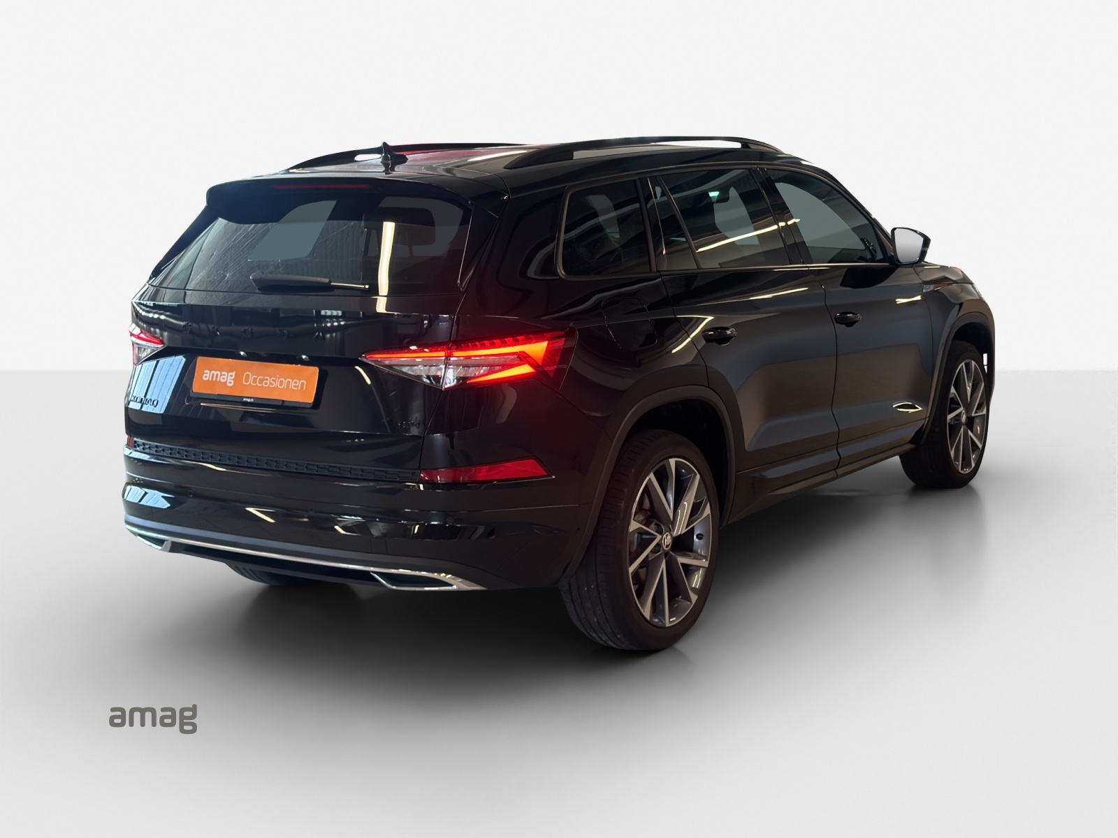 SKODA Kodiaq 2.0 TSI 4x4 SportLine-image-4