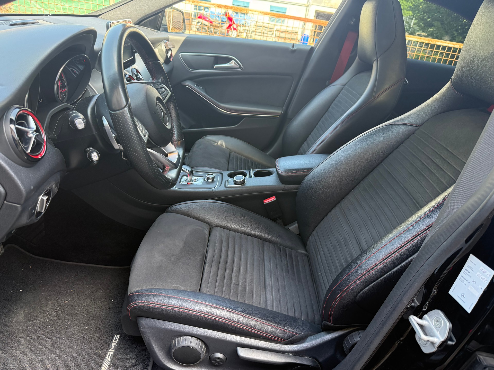 MERCEDES-BENZ CLA 45 AMG 4Matic Speedshift-image-19