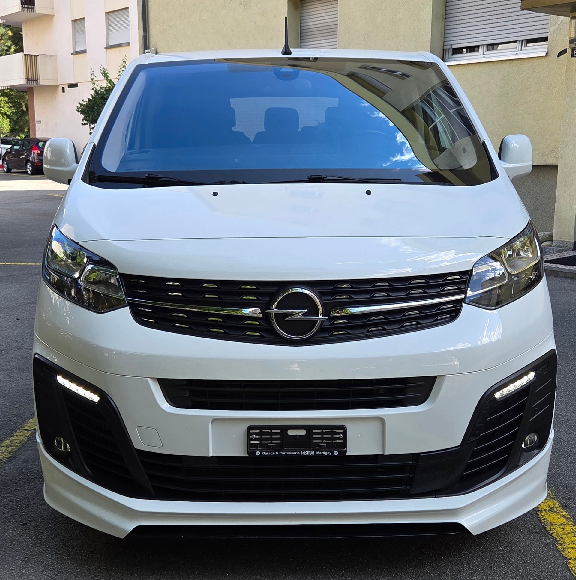 OPEL Zafira Life 2.0 CDTI 150 Business Edition M-image-1