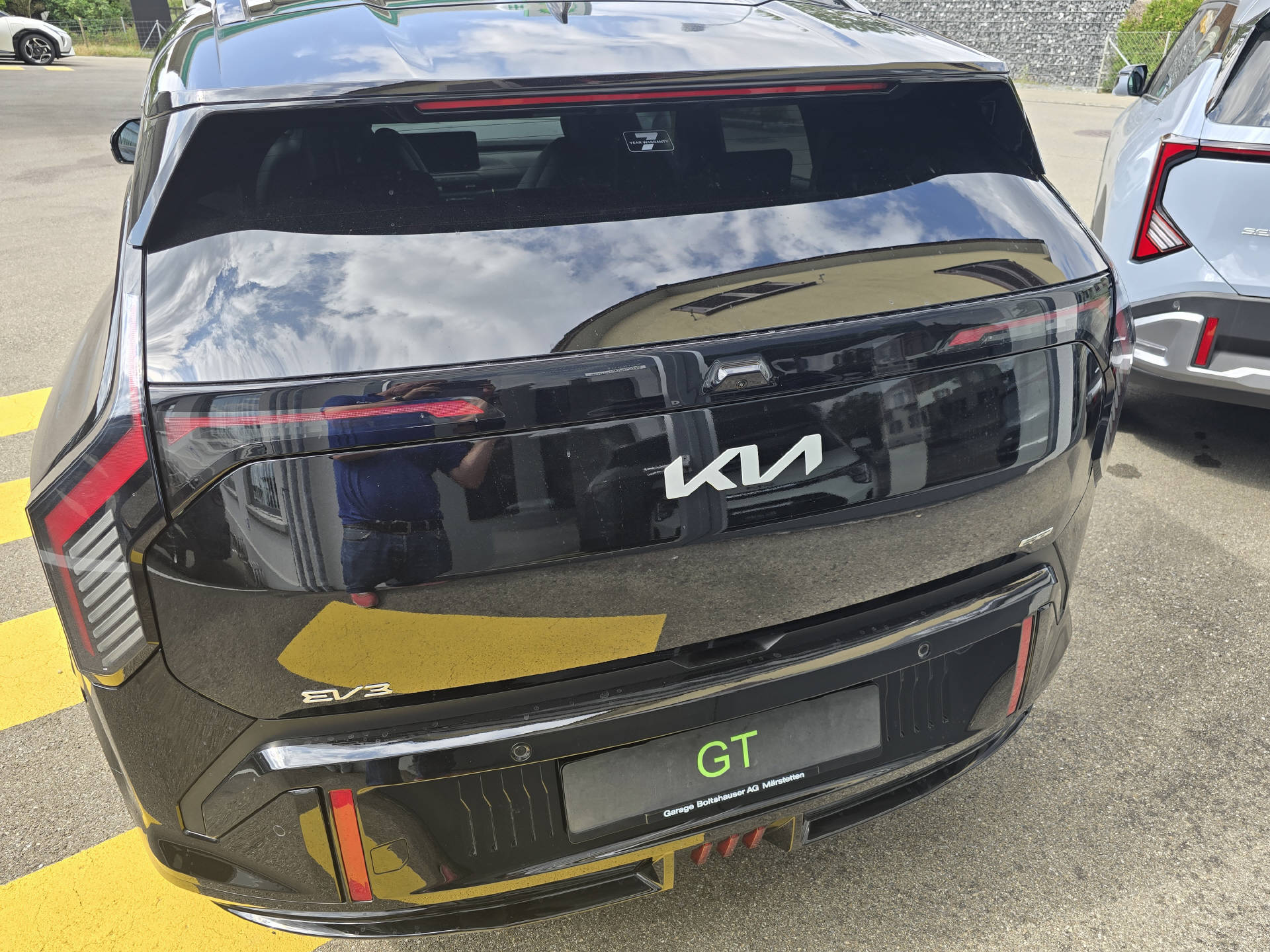 KIA EV3 81 kWh GT 4x4-image-3