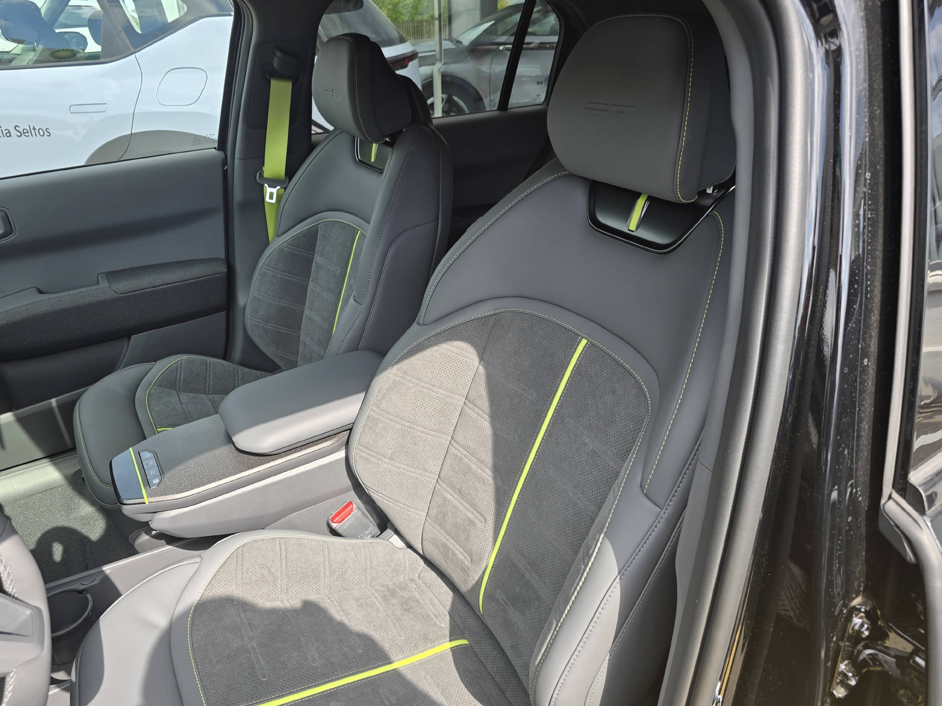 KIA EV3 81 kWh GT 4x4-image-7