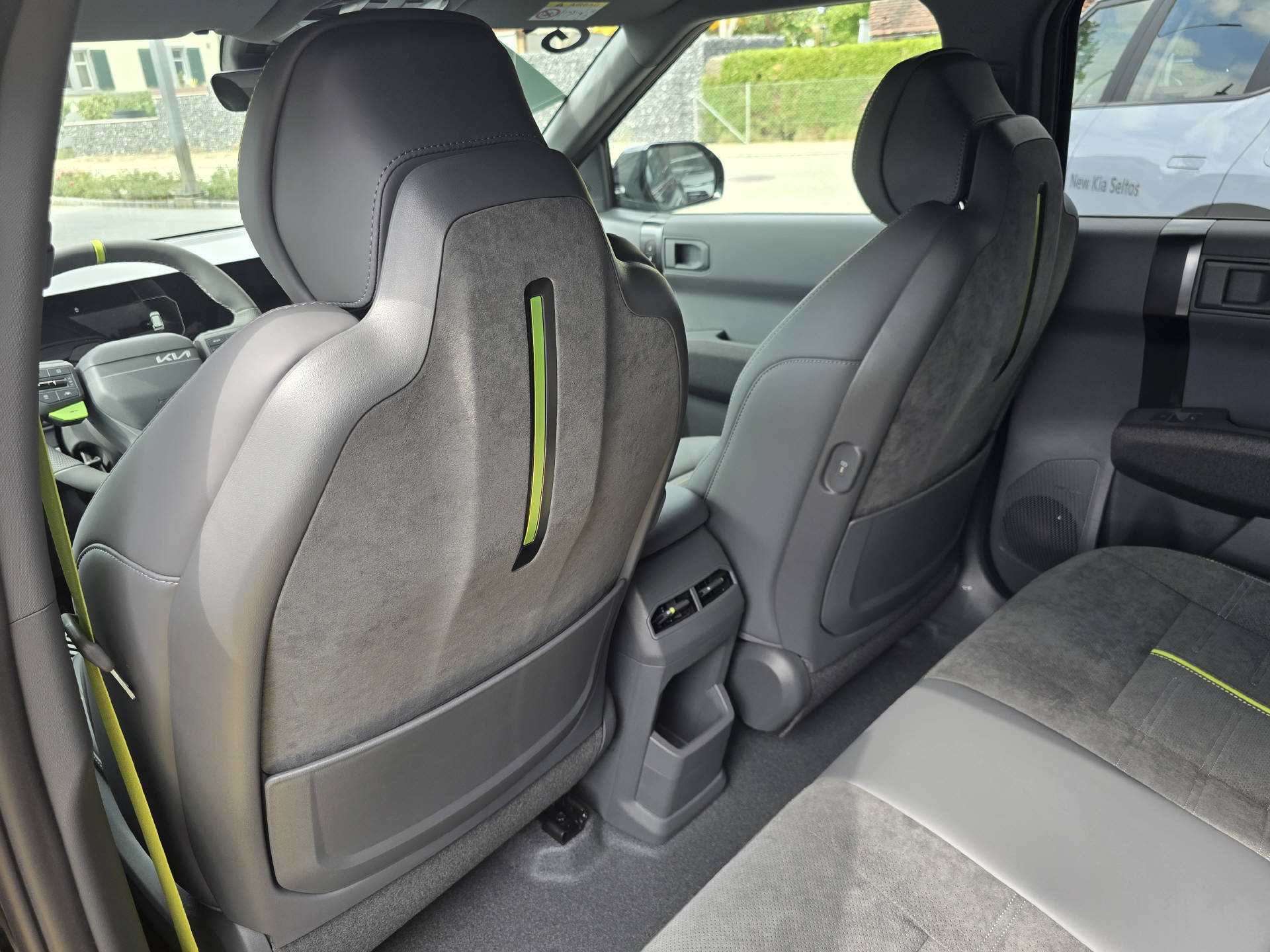 KIA EV3 81 kWh GT 4x4-image-14