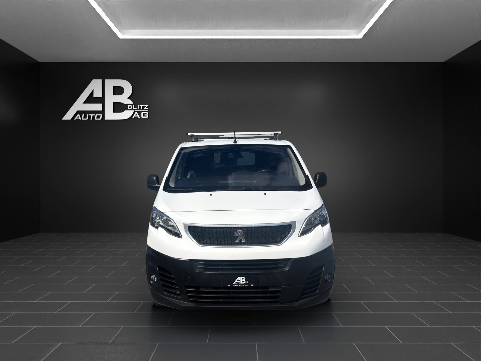 PEUGEOT Expert 2.0 BlueHDi 150 S&S Premium Standard mit 150 PS * 3-Plätzer *-image-0