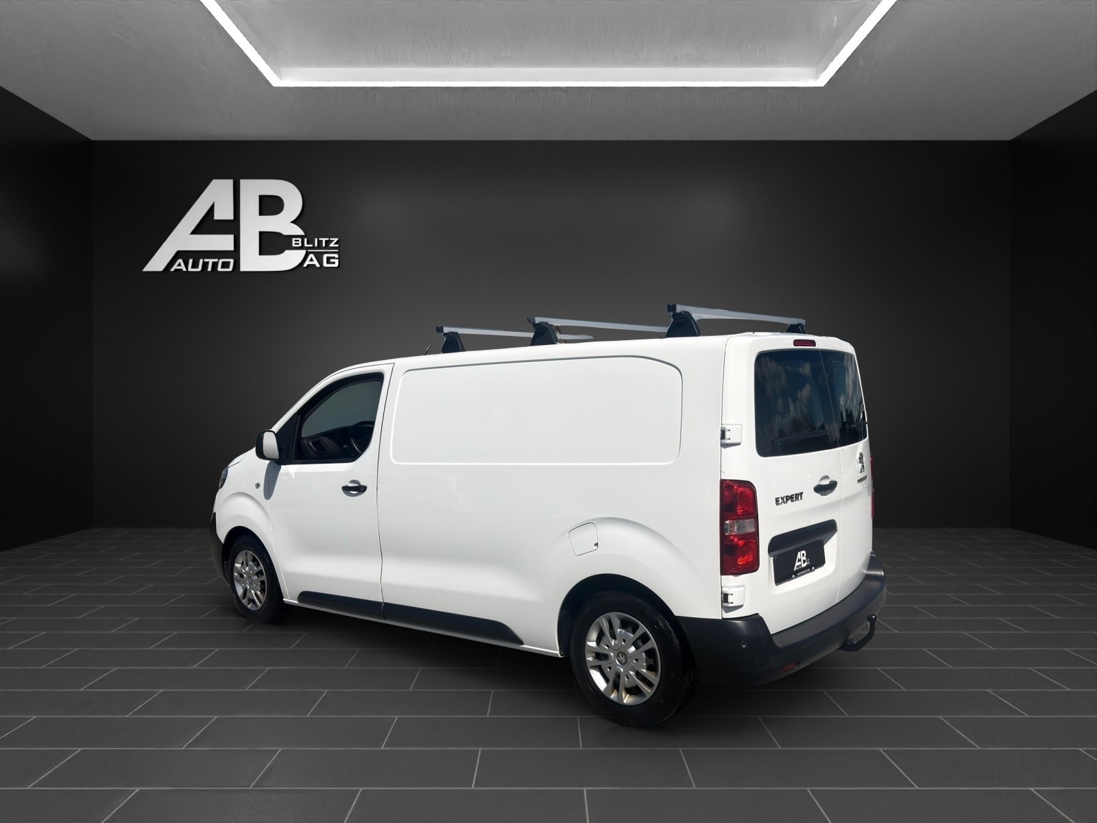 PEUGEOT Expert 2.0 BlueHDi 150 S&S Premium Standard mit 150 PS * 3-Plätzer *-image-2