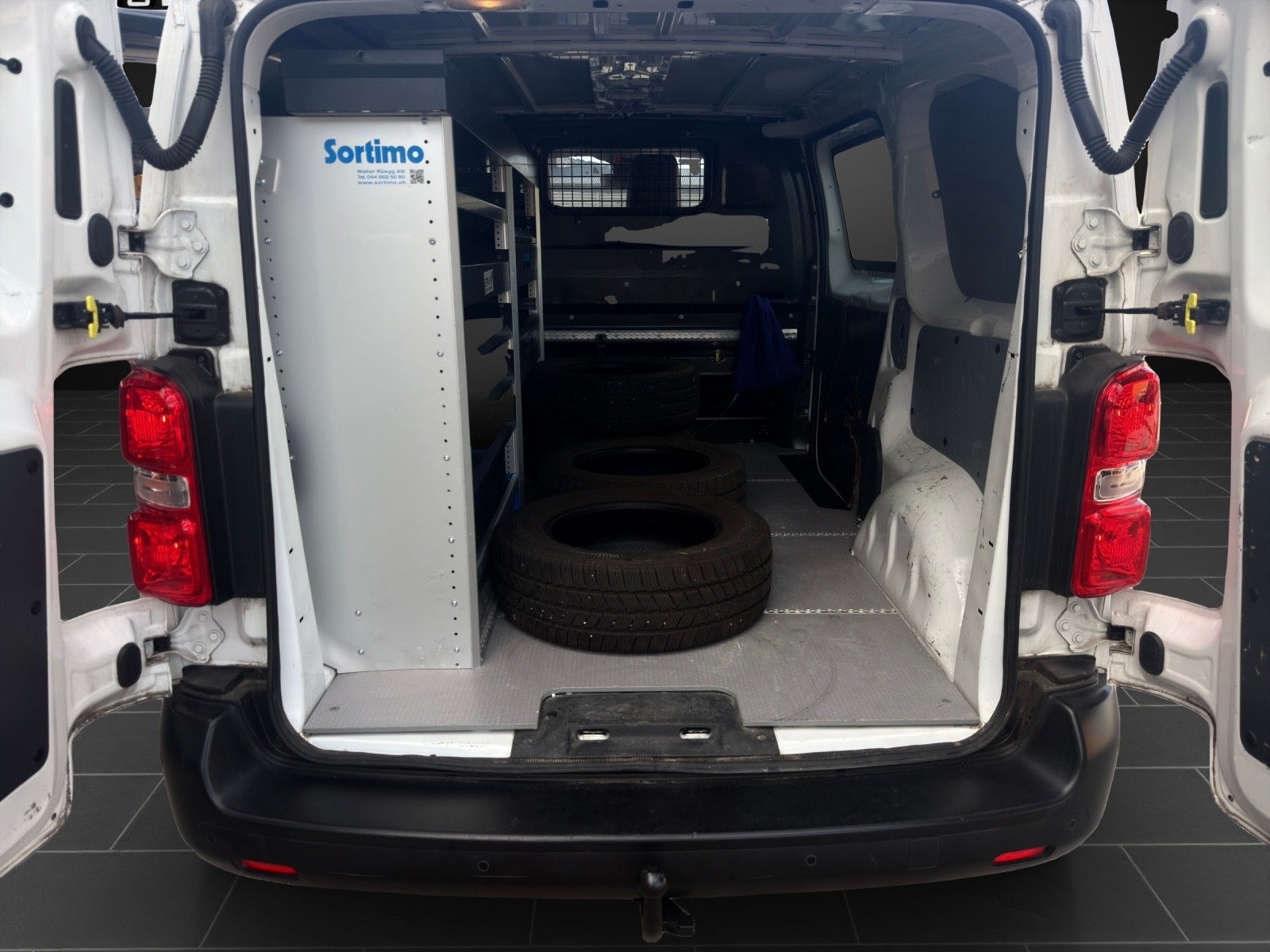 PEUGEOT Expert 2.0 BlueHDi 150 S&S Premium Standard mit 150 PS * 3-Plätzer *-image-13