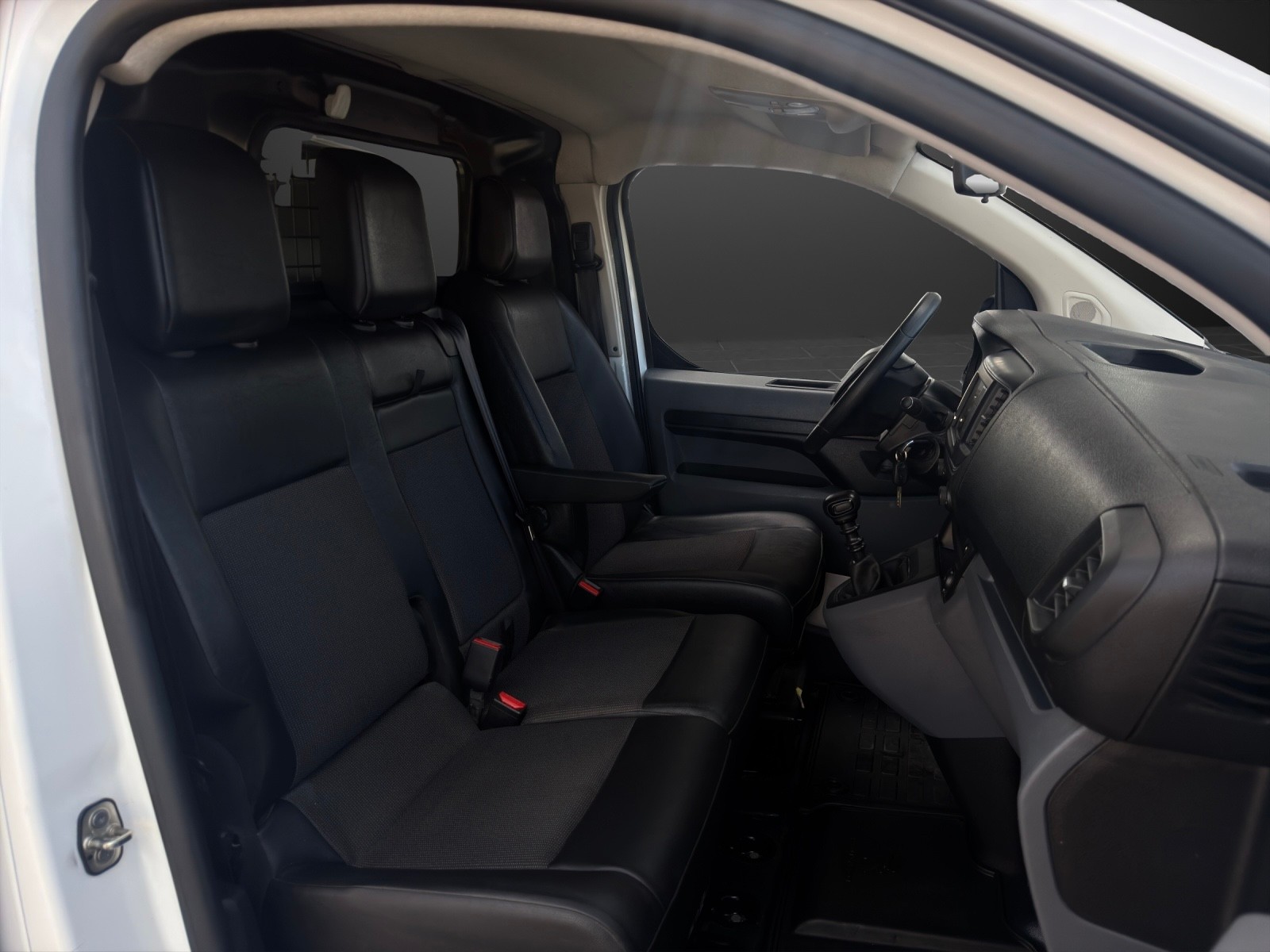 PEUGEOT Expert 2.0 BlueHDi 150 S&S Premium Standard mit 150 PS * 3-Plätzer *-image-8