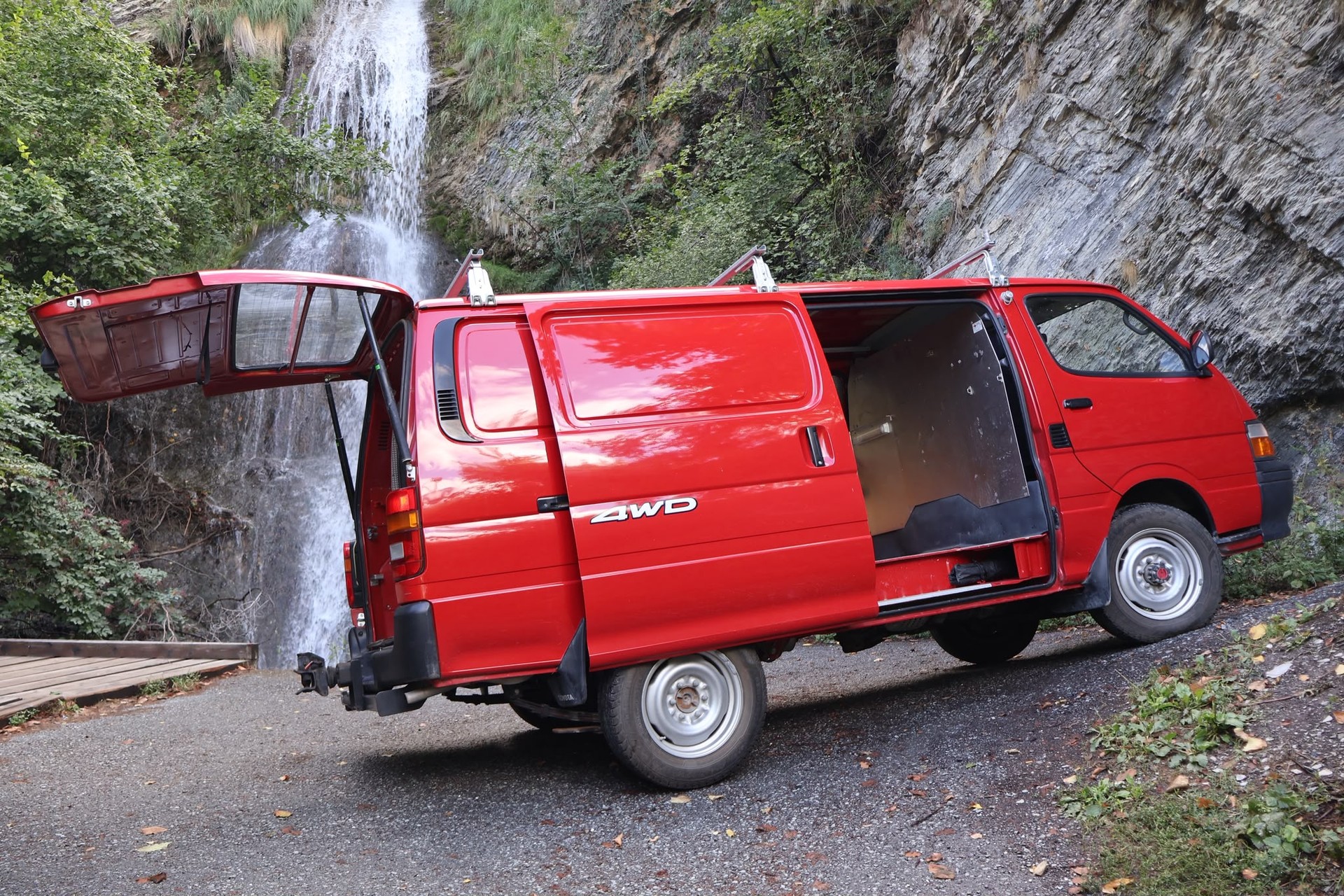 TOYOTA Hiace 2.4 EFI 4x4-image-6