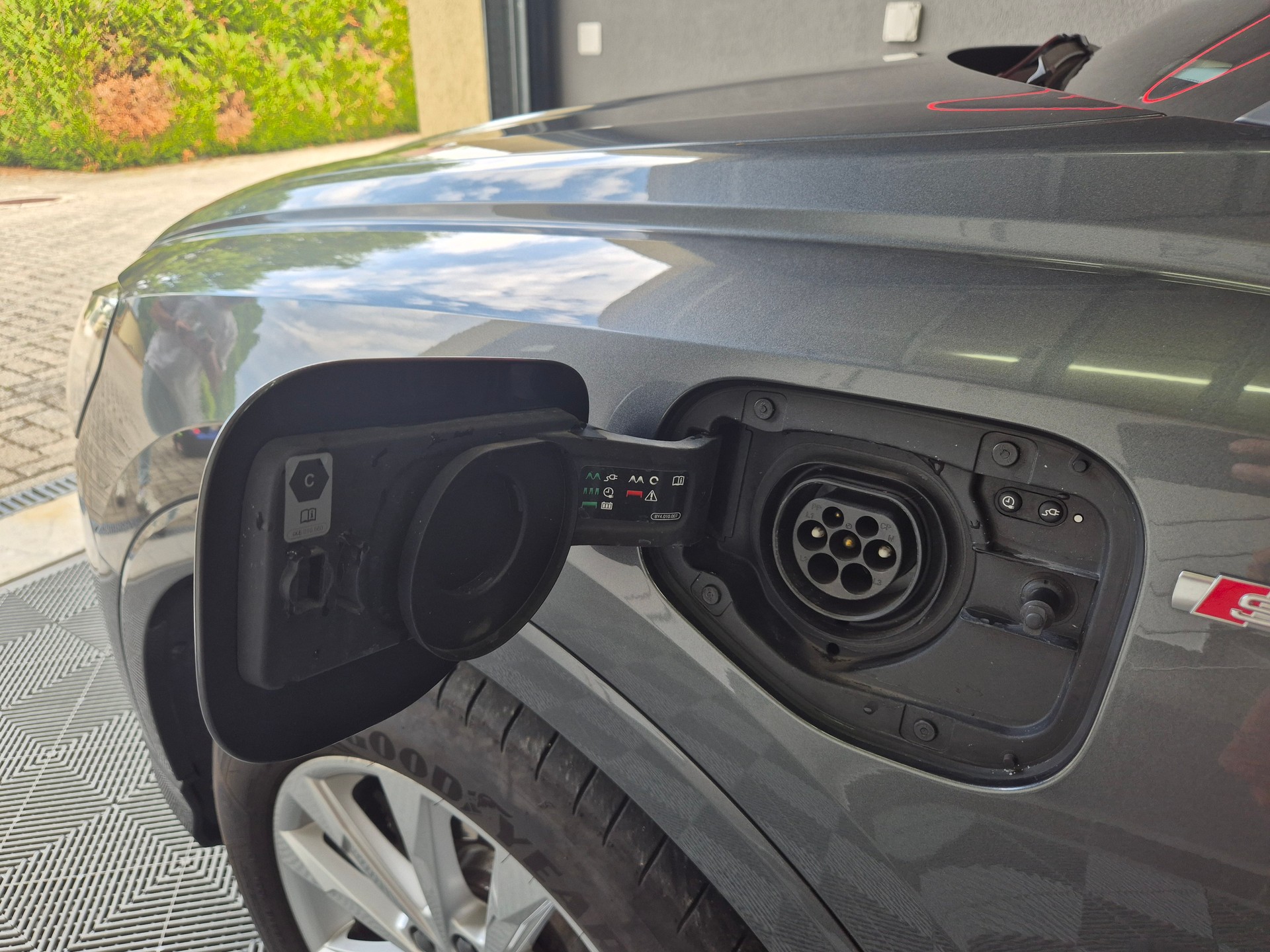 AUDI Q3 Sportback 45 TFSI e S line S-tronic-image-17