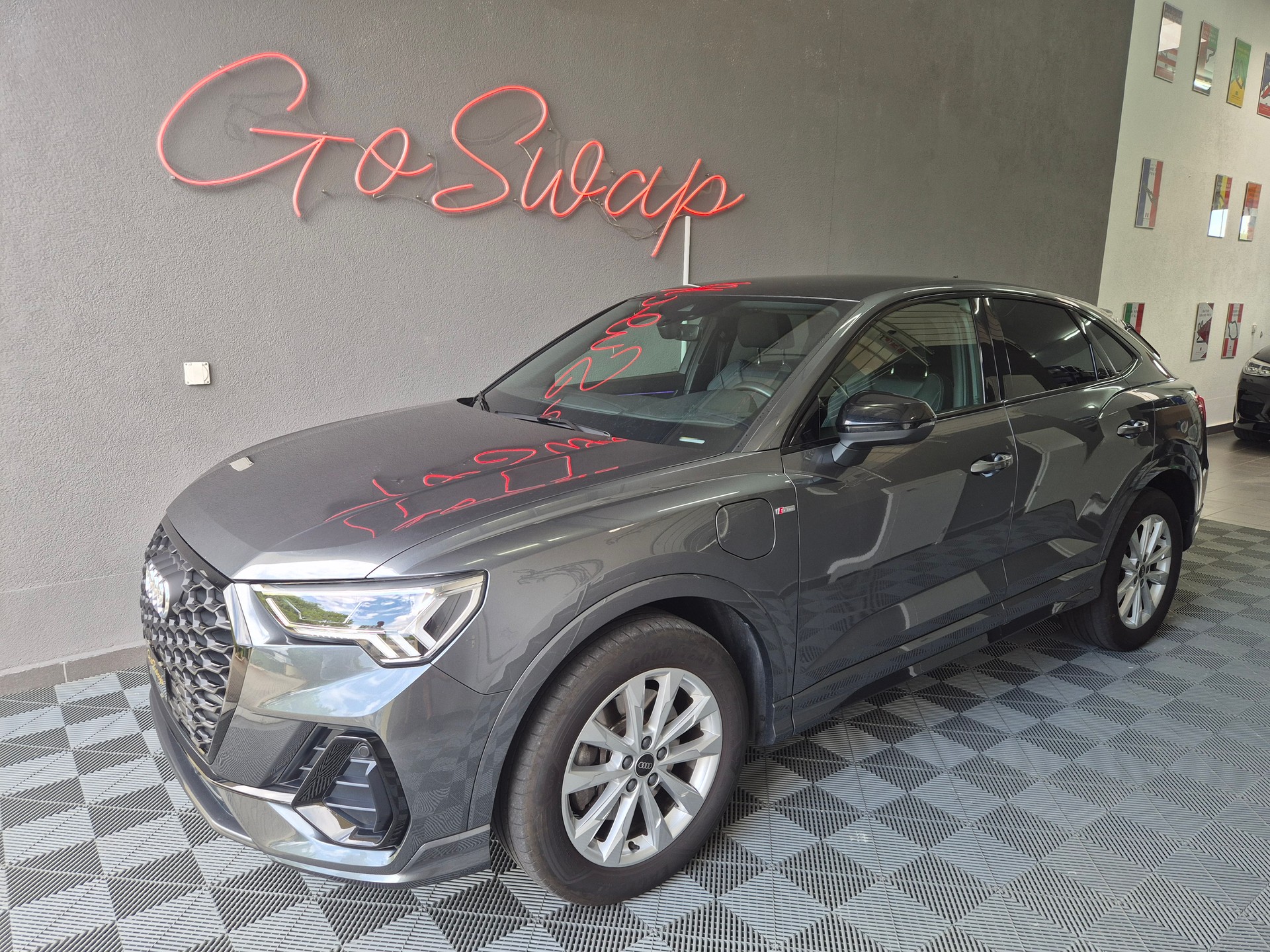 AUDI Q3 Sportback 45 TFSI e S line S-tronic-image-0